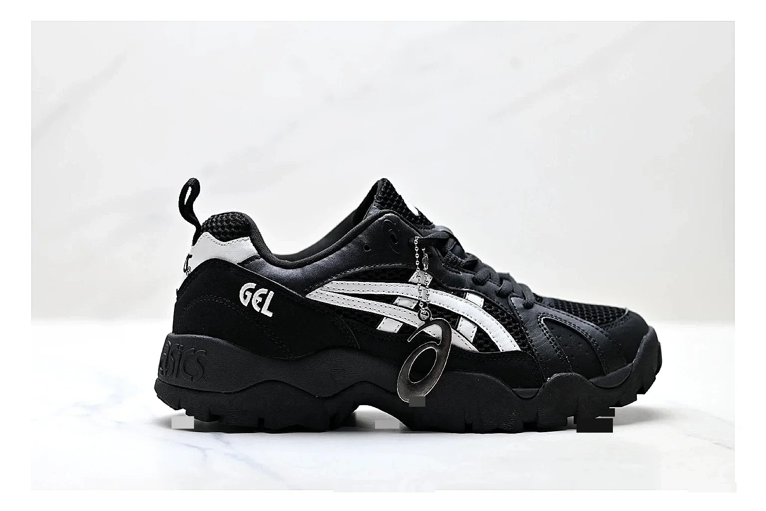 Onitsuka Tiger Gel-Tru Black White Sneakers comparison signal photo with black white trail runner sneakers with mesh-leather texture, side-profile shape, upper panel lines, and outsole detail