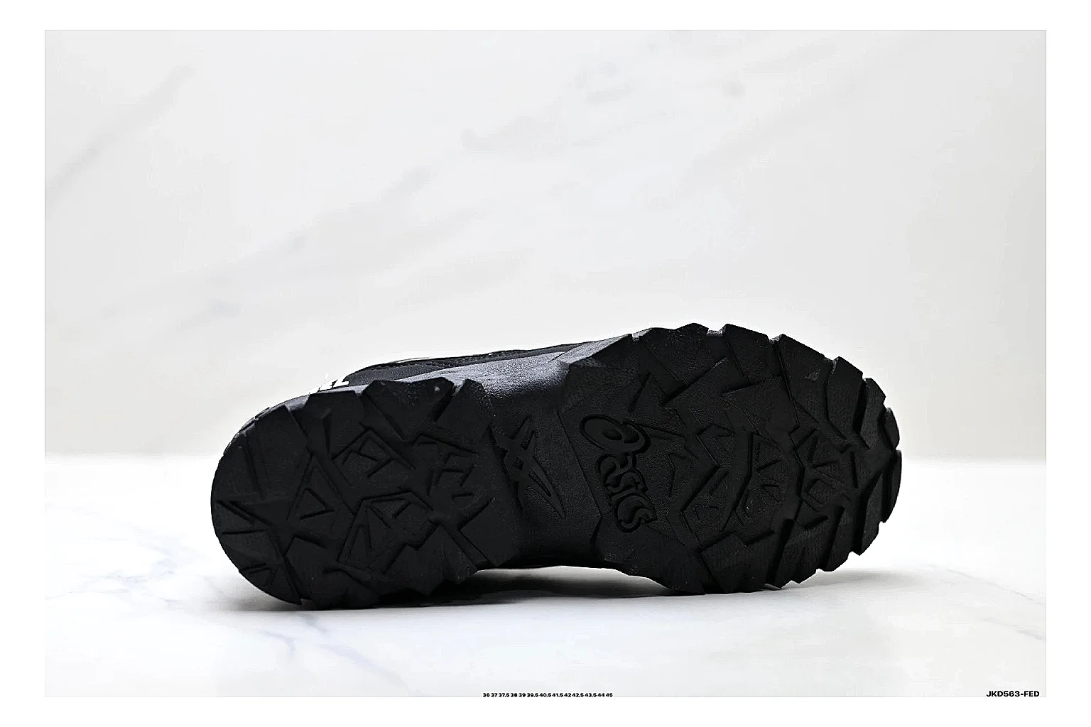 Onitsuka Tiger Gel-Tru Black White Sneakers comparison signal photo with black white trail runner sneakers with mesh-leather texture, side-profile shape, upper panel lines, and outsole detail thumbnail 4