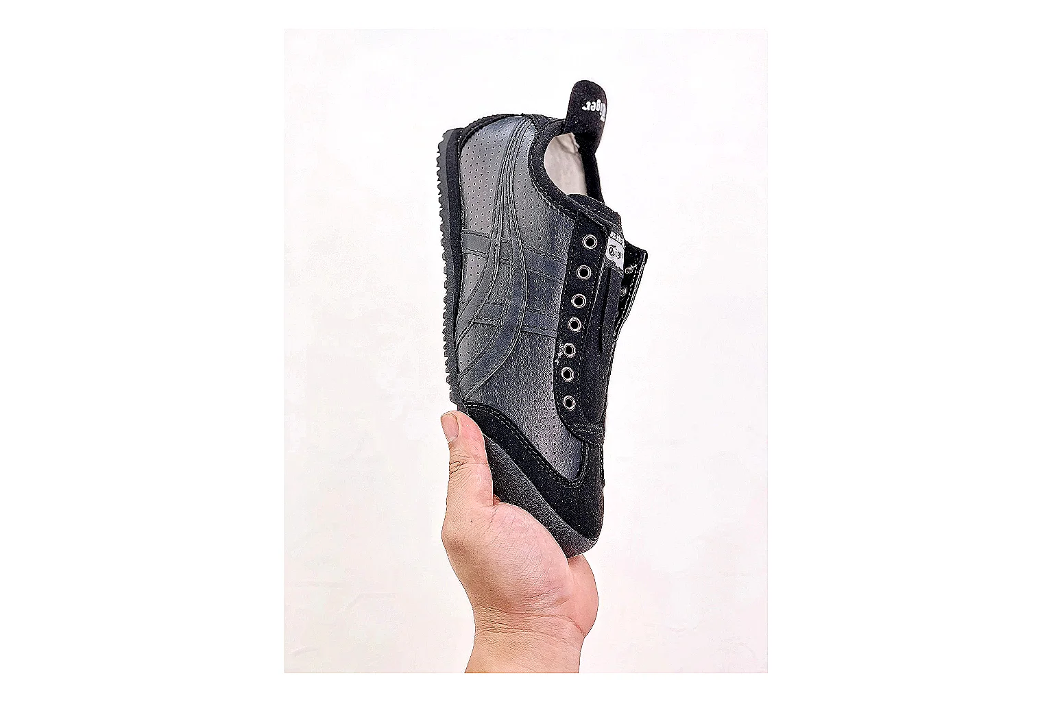 kakoscout.com Onitsuka Tiger Mexico 66 Black Gray comparison signal card six-photo gallery