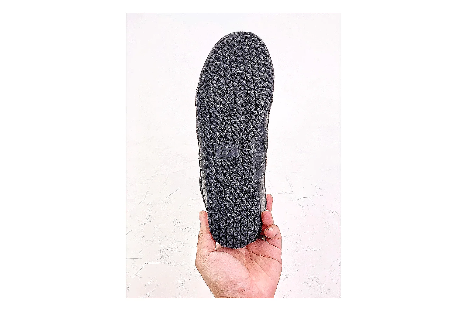 kakoscout.com Onitsuka Tiger Mexico 66 Black Gray comparison signal card six-photo gallery thumbnail 4