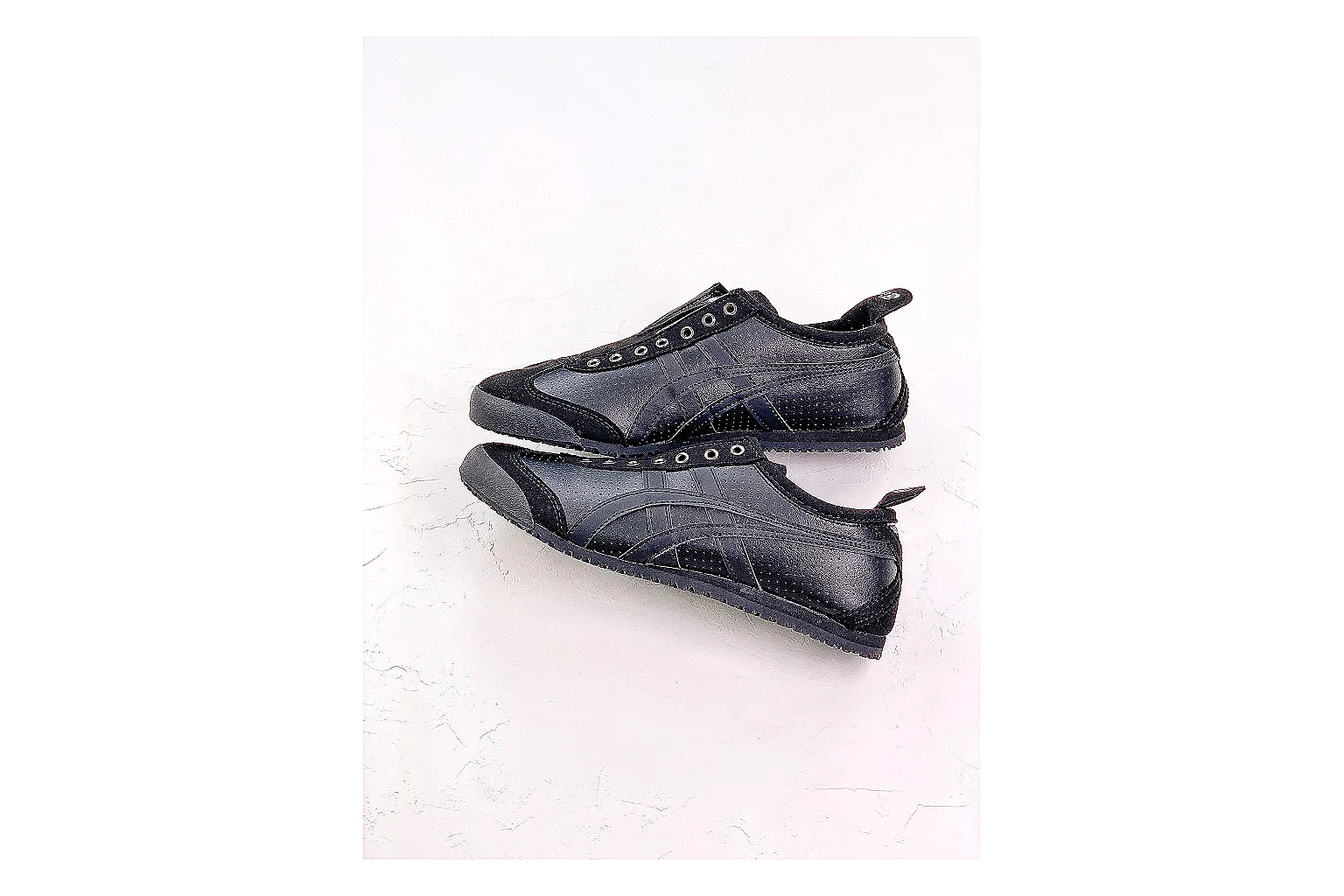 kakoscout.com Onitsuka Tiger Mexico 66 Black Gray comparison signal card six-photo gallery thumbnail 6