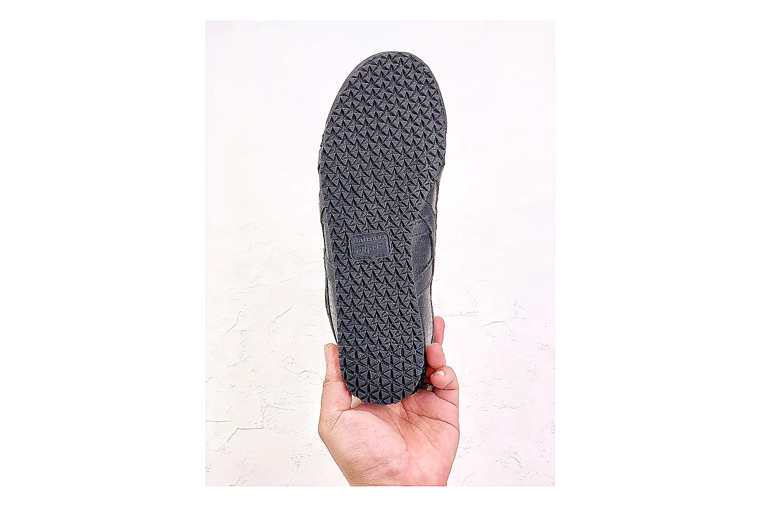 kakoscout.com Onitsuka Tiger Mexico 66 Black Gray comparison signal card six-photo gallery thumbnail 4