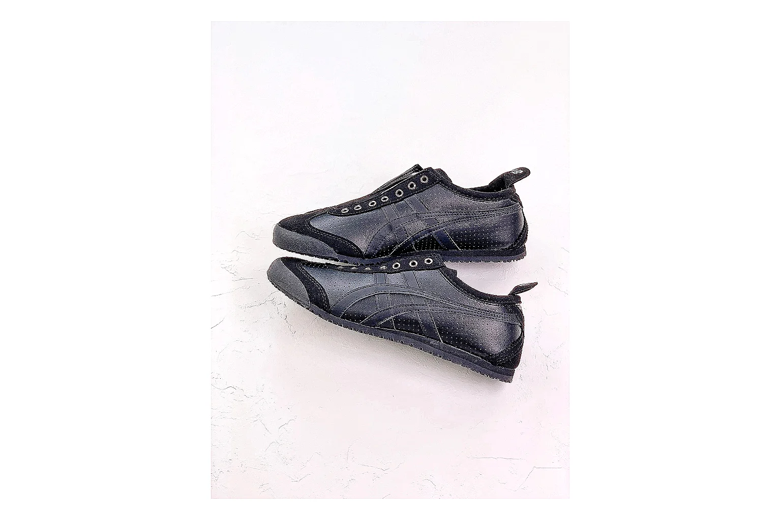 kakoscout.com Onitsuka Tiger Mexico 66 Black Gray comparison signal card six-photo gallery thumbnail 6