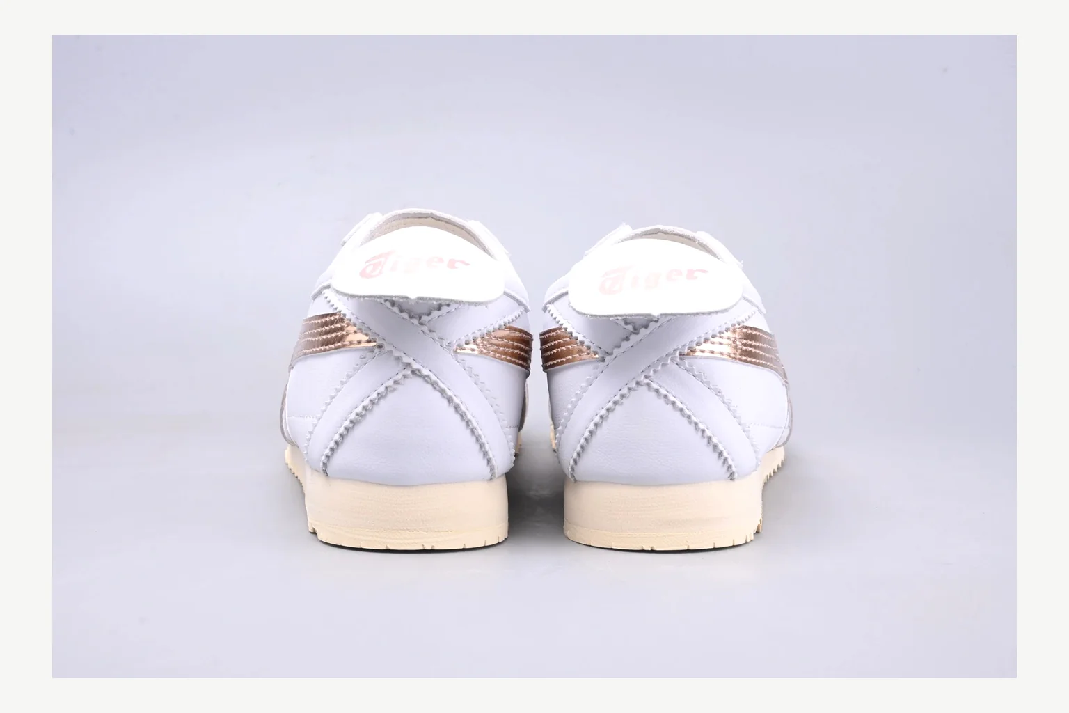 Onitsuka Tiger White Brown Sneaker comparison signal photo with white brown retro stripe low-top with mixed-material upper and low-profile shape thumbnail 3