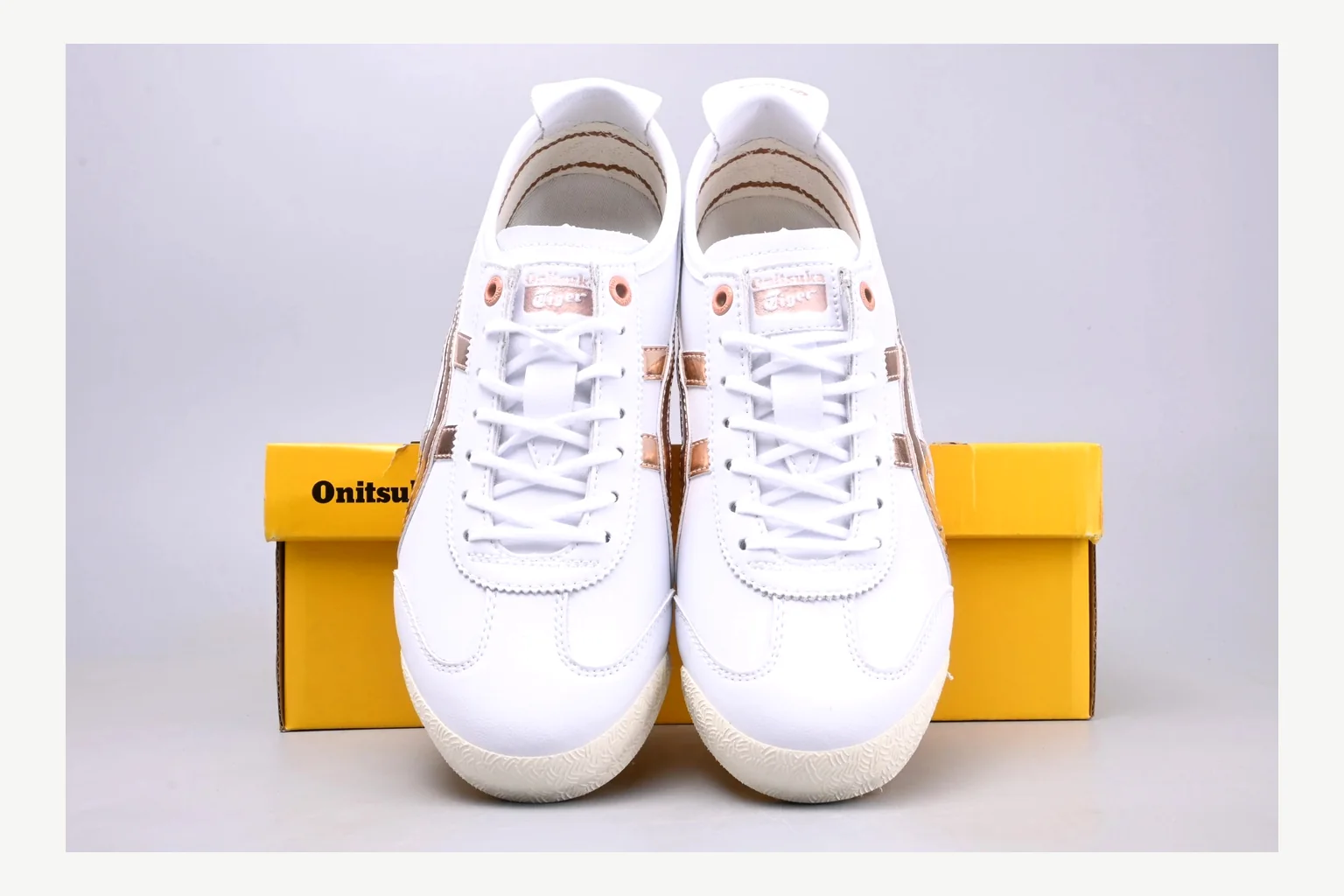 Onitsuka Tiger White Brown Sneaker comparison signal photo with white brown retro stripe low-top with mixed-material upper and low-profile shape thumbnail 4