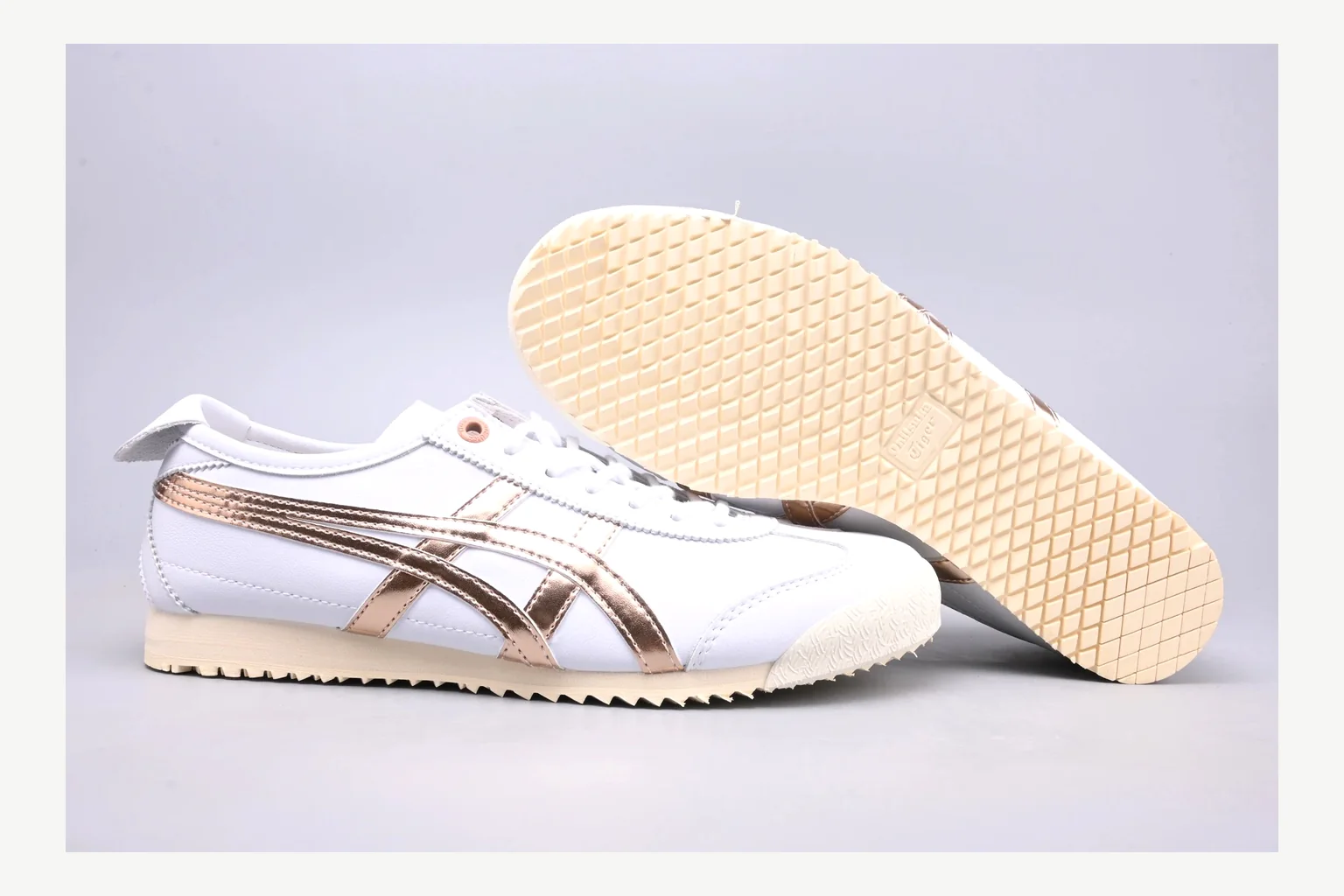 Onitsuka Tiger White Brown Sneaker comparison signal photo with white brown retro stripe low-top with mixed-material upper and low-profile shape thumbnail 5