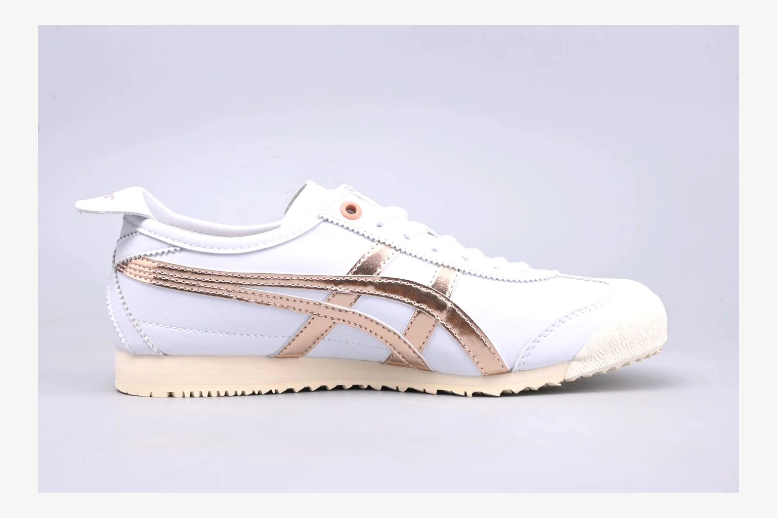 Onitsuka Tiger White Brown Sneaker comparison signal photo with white brown retro stripe low-top with mixed-material upper and low-profile shape thumbnail 6