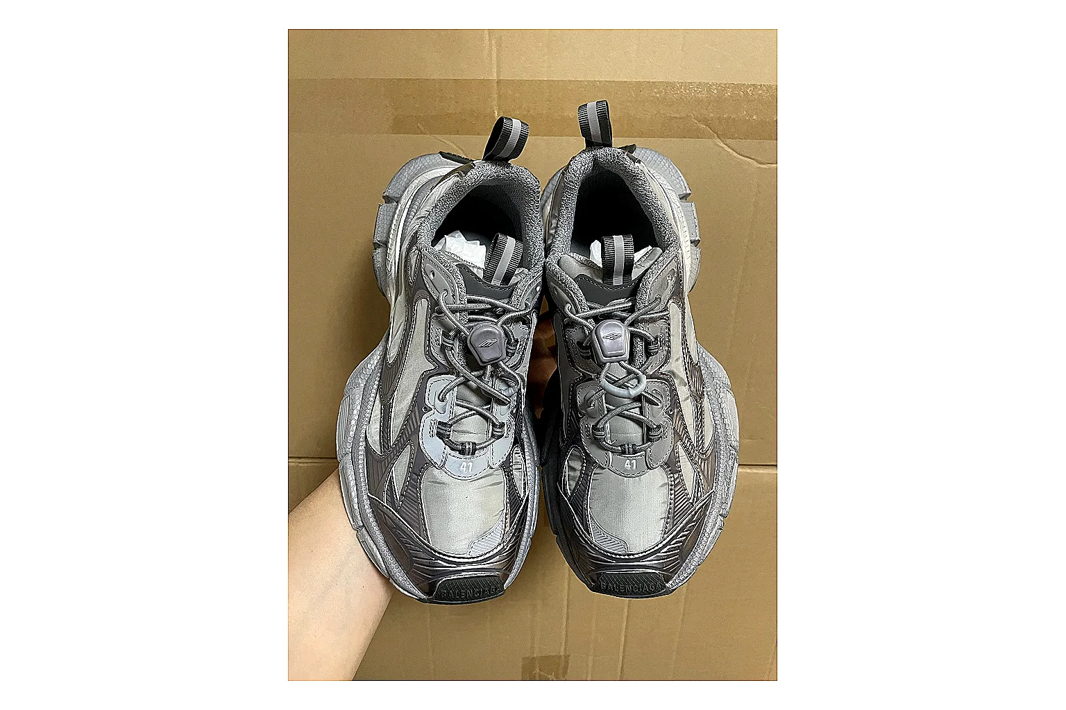 Casual Low-Top Sneaker 0679 comparison signal photo with casual low-top sneaker with clean paneling, textured upper and six-view gallery for daily streetwear styling plus side-profile shape, upper panel lines, and outsole detail thumbnail 6