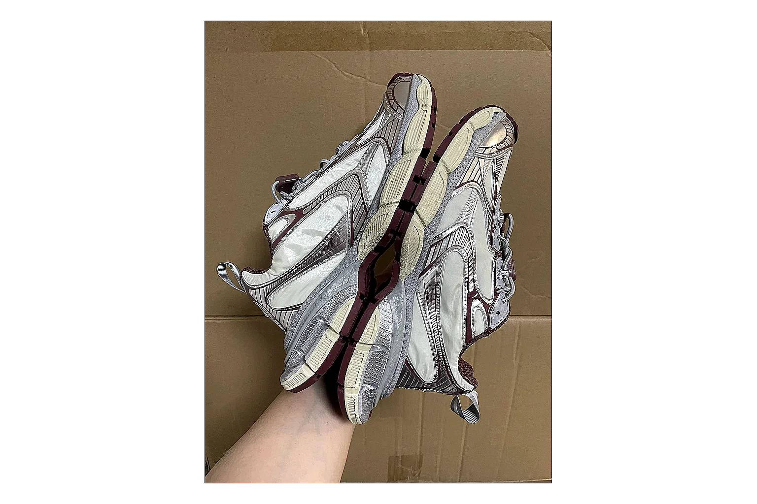 Casual Low-Top Sneaker 0691 comparison signal photo with casual low-top sneaker with clean paneling, textured upper and six-view gallery for daily streetwear styling plus side-profile shape, upper panel lines, and outsole detail thumbnail 3