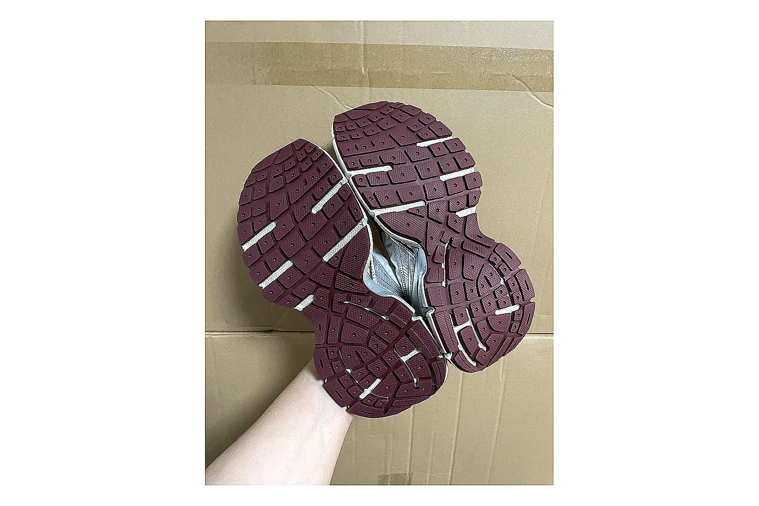 Casual Low-Top Sneaker 0691 comparison signal photo with casual low-top sneaker with clean paneling, textured upper and six-view gallery for daily streetwear styling plus side-profile shape, upper panel lines, and outsole detail thumbnail 5