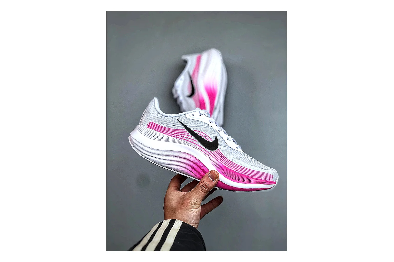 Casual Low-Top Sneaker 0765 comparison signal photo with casual low-top sneaker with clean paneling, textured upper and six-view gallery for daily streetwear styling plus side-profile shape, upper panel lines, and outsole detail thumbnail 3