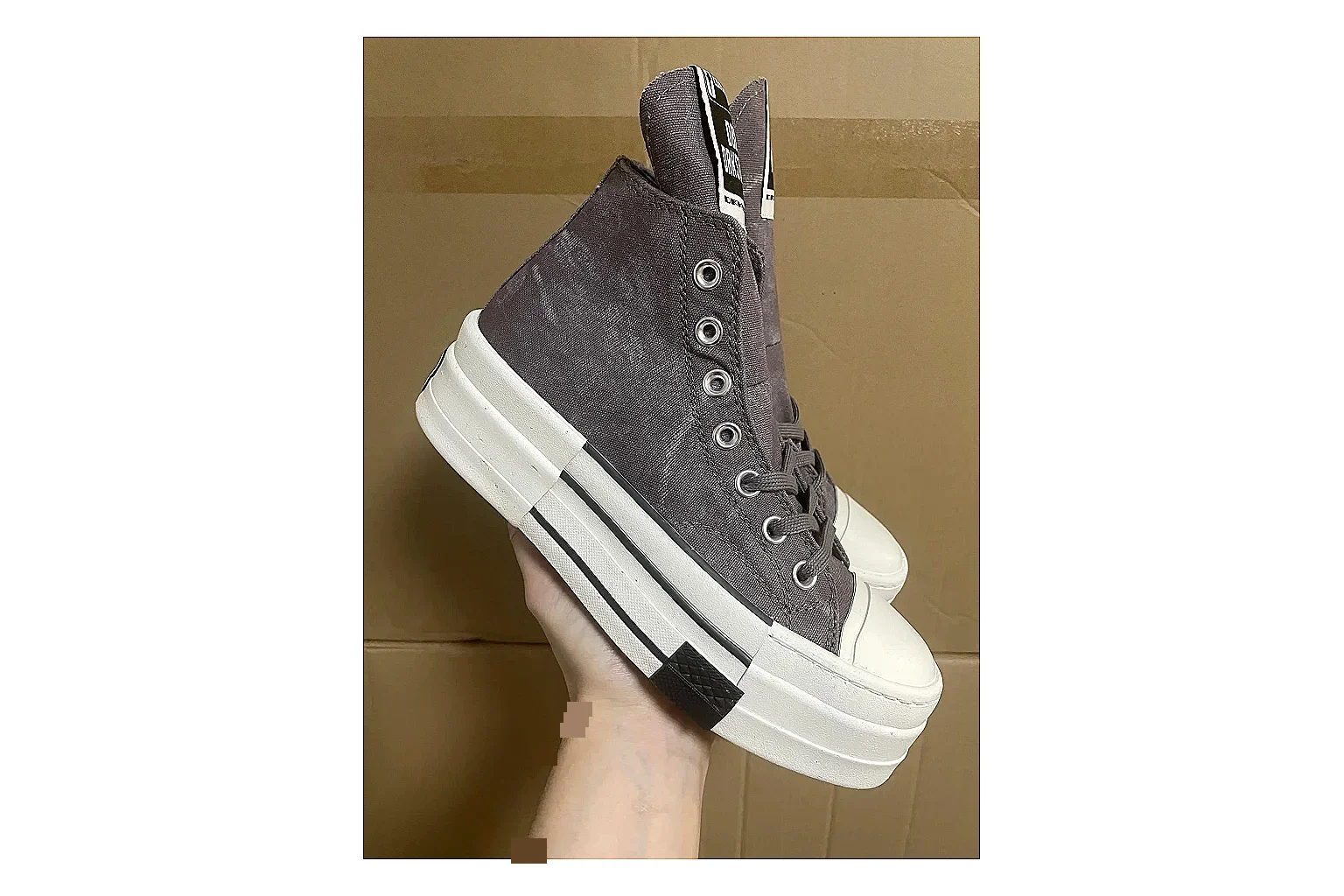Casual Low-Top Sneaker 0775 comparison signal photo with casual low-top sneaker with clean paneling, textured upper and six-view gallery for daily streetwear styling plus side-profile shape, upper panel lines, and outsole detail