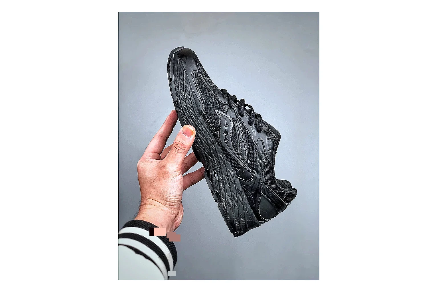 Casual Low-Top Sneaker 1003 comparison signal photo with red casual low-top with mixed-material upper and low-profile shape