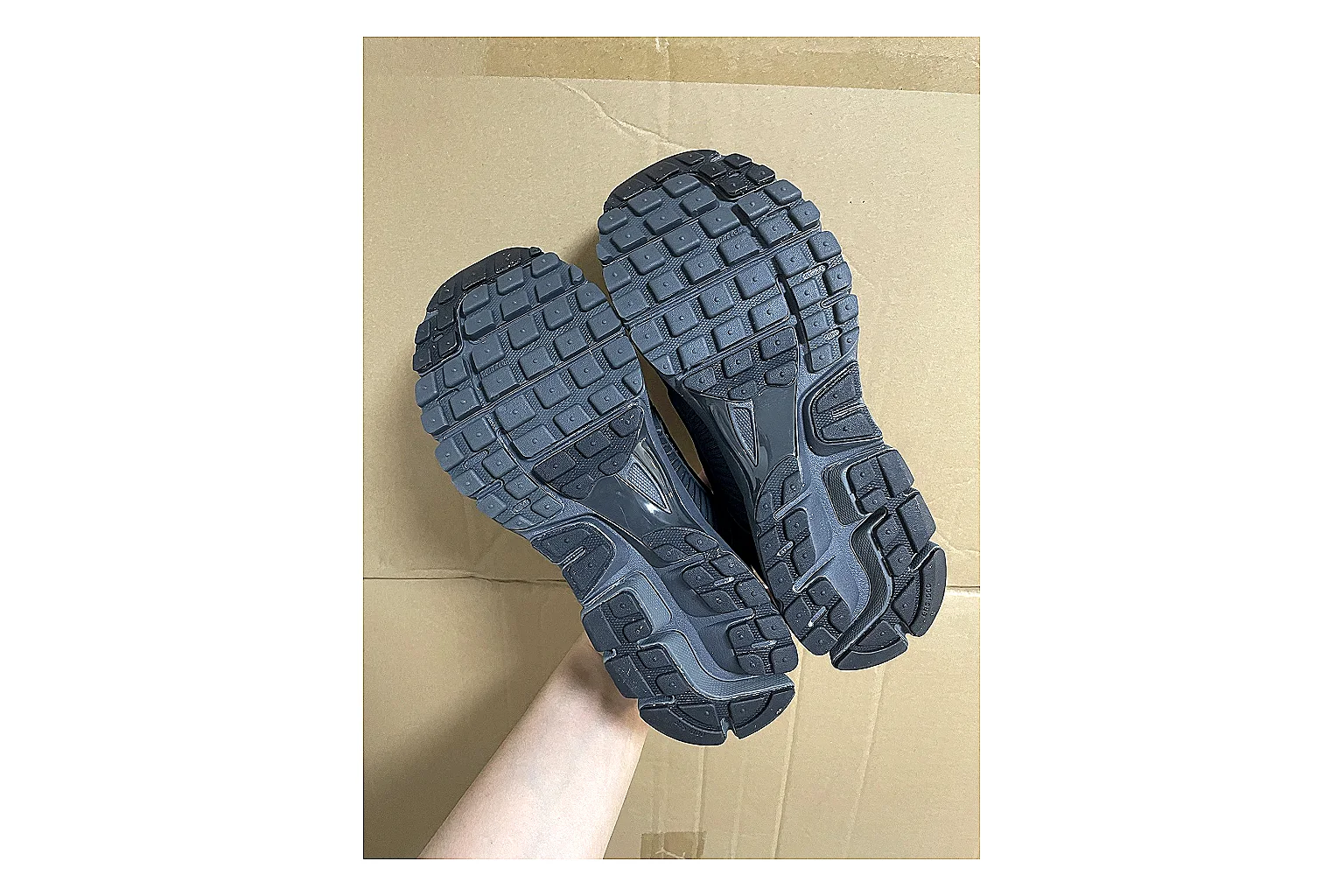 Casual Low-Top Sneaker 4864 comparison signal photo with casual low-top sneaker with clean paneling, textured upper and six-view gallery for daily streetwear styling plus side-profile shape, upper panel lines, and outsole detail thumbnail 2