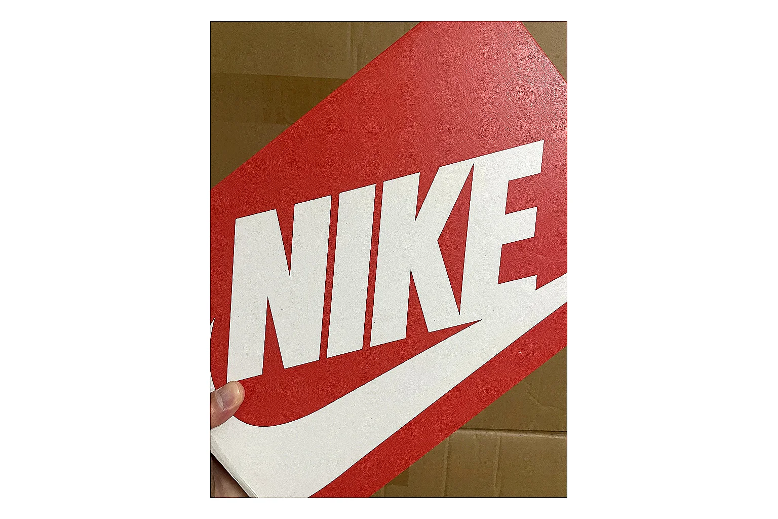Casual Low-Top Sneaker 4864 comparison signal photo with casual low-top sneaker with clean paneling, textured upper and six-view gallery for daily streetwear styling plus side-profile shape, upper panel lines, and outsole detail thumbnail 3