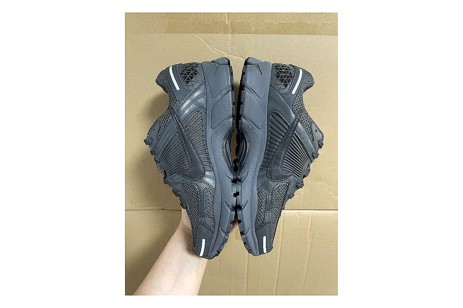 Casual Low-Top Sneaker 4864 comparison signal photo with casual low-top sneaker with clean paneling, textured upper and six-view gallery for daily streetwear styling plus side-profile shape, upper panel lines, and outsole detail thumbnail 5
