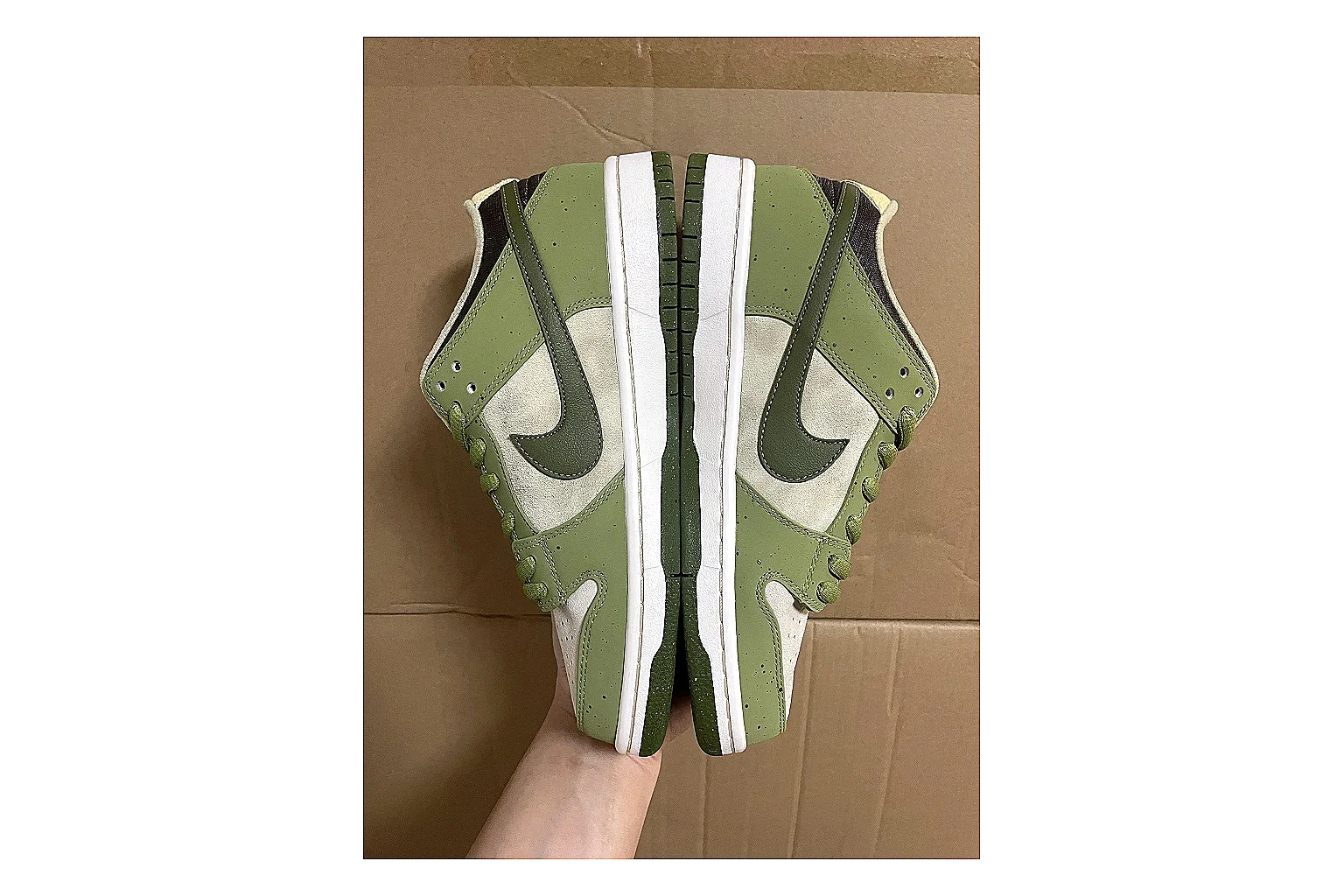 Casual Low-Top Sneaker 4988 comparison signal photo with casual low-top sneaker with clean paneling, textured upper and six-view gallery for daily streetwear styling plus side-profile shape, upper panel lines, and outsole detail thumbnail 3
