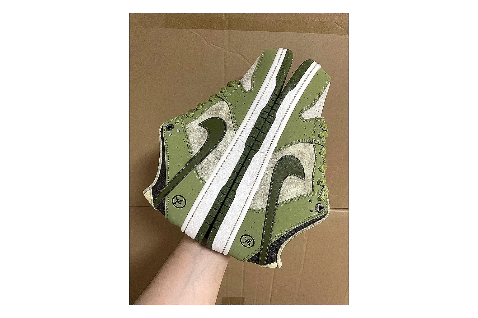 Casual Low-Top Sneaker 4988 comparison signal photo with casual low-top sneaker with clean paneling, textured upper and six-view gallery for daily streetwear styling plus side-profile shape, upper panel lines, and outsole detail thumbnail 4