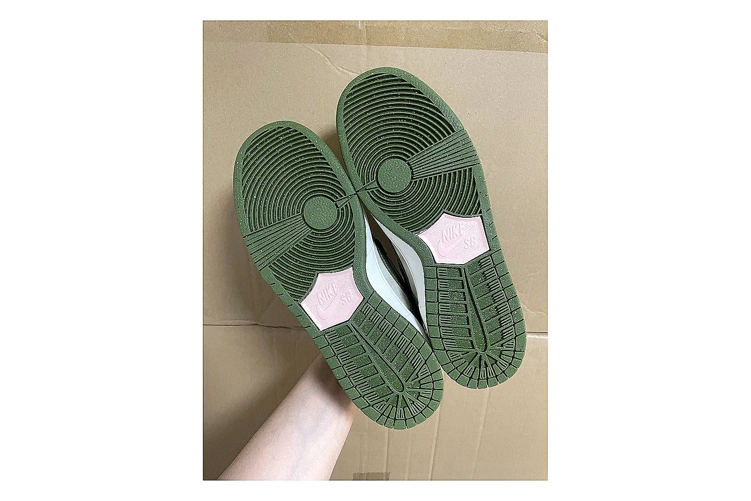 Casual Low-Top Sneaker 4988 comparison signal photo with casual low-top sneaker with clean paneling, textured upper and six-view gallery for daily streetwear styling plus side-profile shape, upper panel lines, and outsole detail thumbnail 5