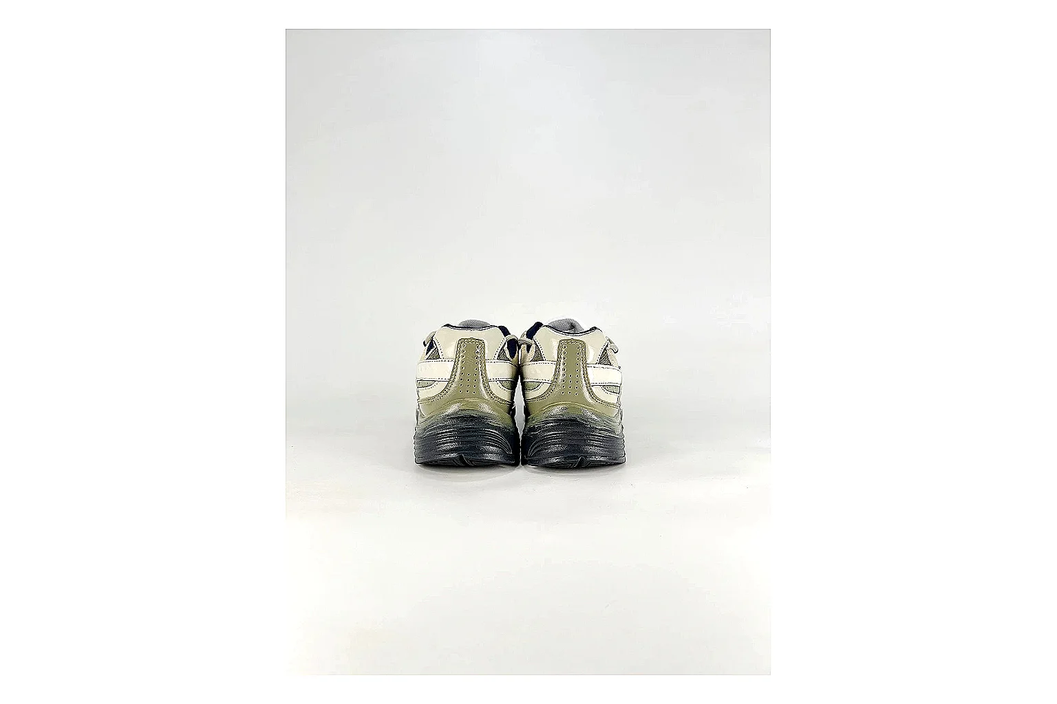 Other Casual Low-Top Sneaker 5134 comparison photo showing textured low-top upper, clean paneling, daily casual silhouette, and straightforward sole shape thumbnail 3
