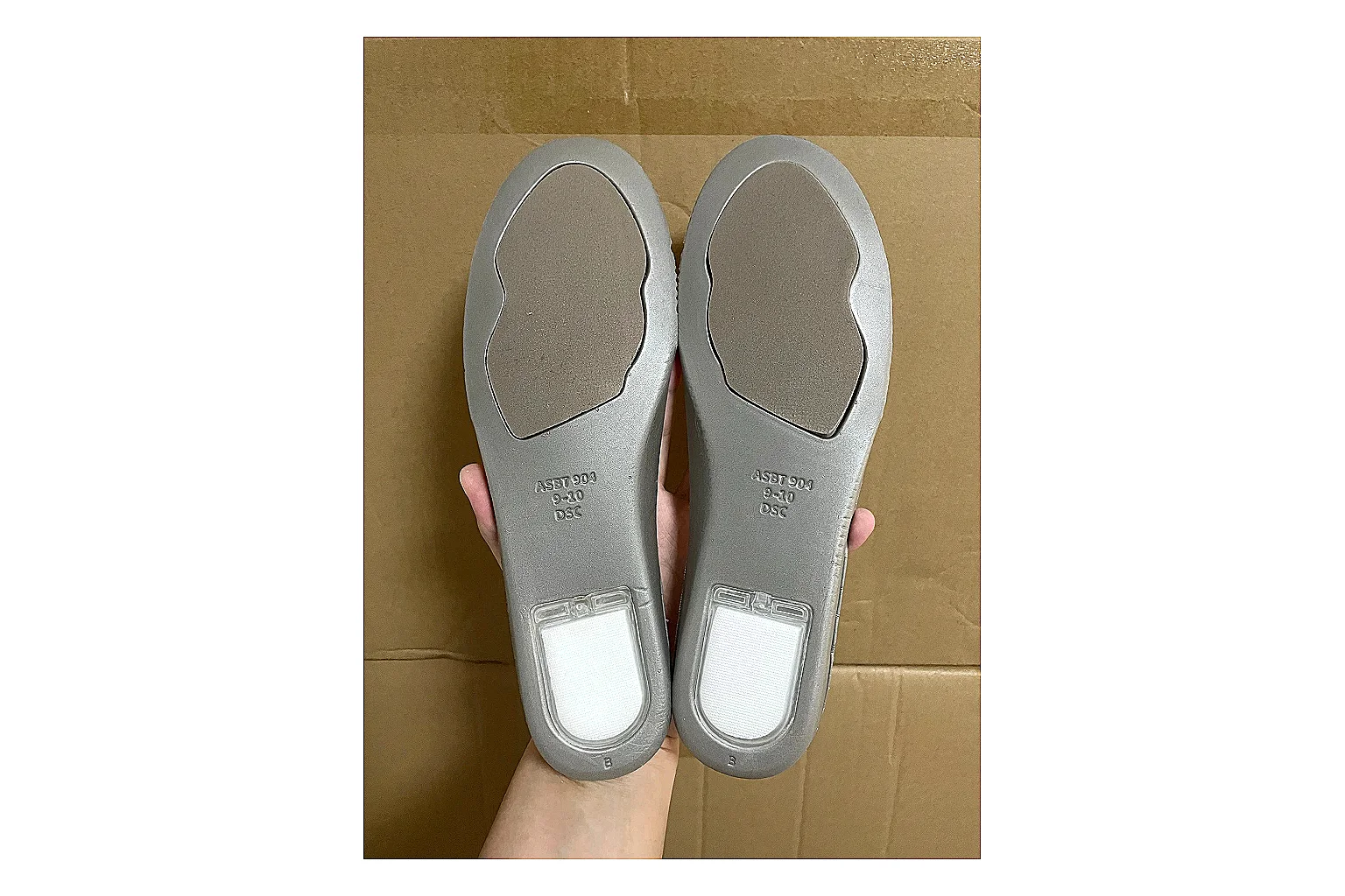 Casual Low-Top Sneaker 5146 comparison signal photo with red casual low-top with mixed-material upper and low-profile shape thumbnail 4