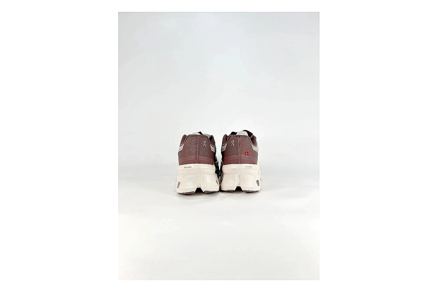 Other Casual Low-Top Sneaker 5153 comparison photo showing clean low-top paneling, textured upper, daily streetwear shape, and six-view gallery coverage thumbnail 3
