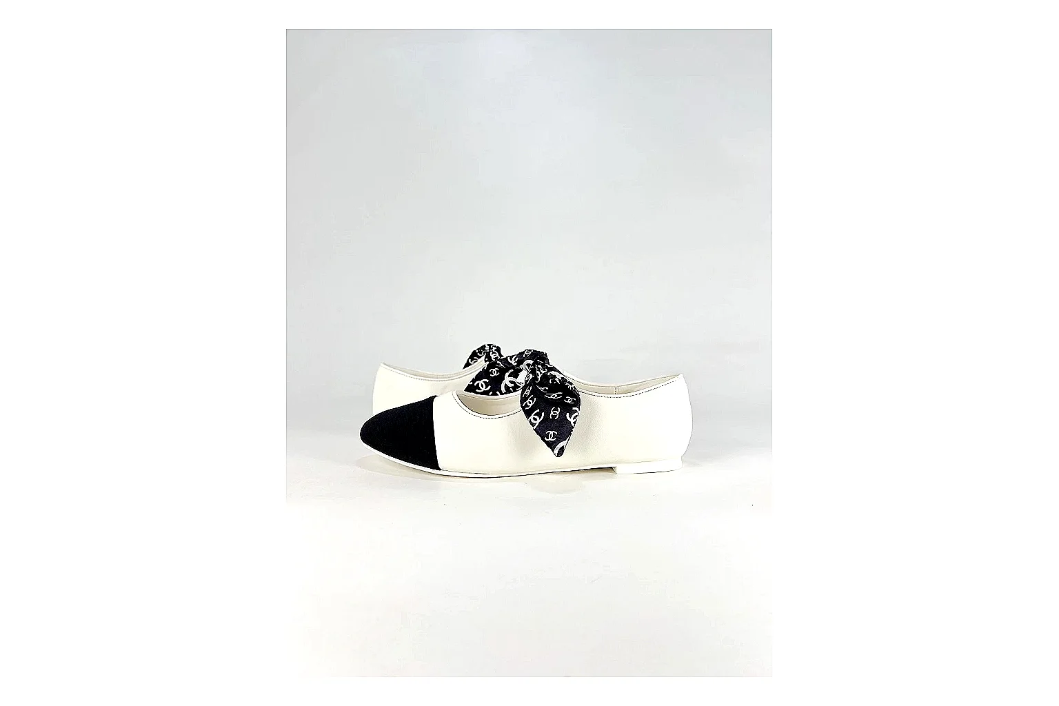 Other Casual Low-Top Sneaker 5165 comparison photo showing clean panel layout, textured low-top upper, simple streetwear profile, and everyday outsole