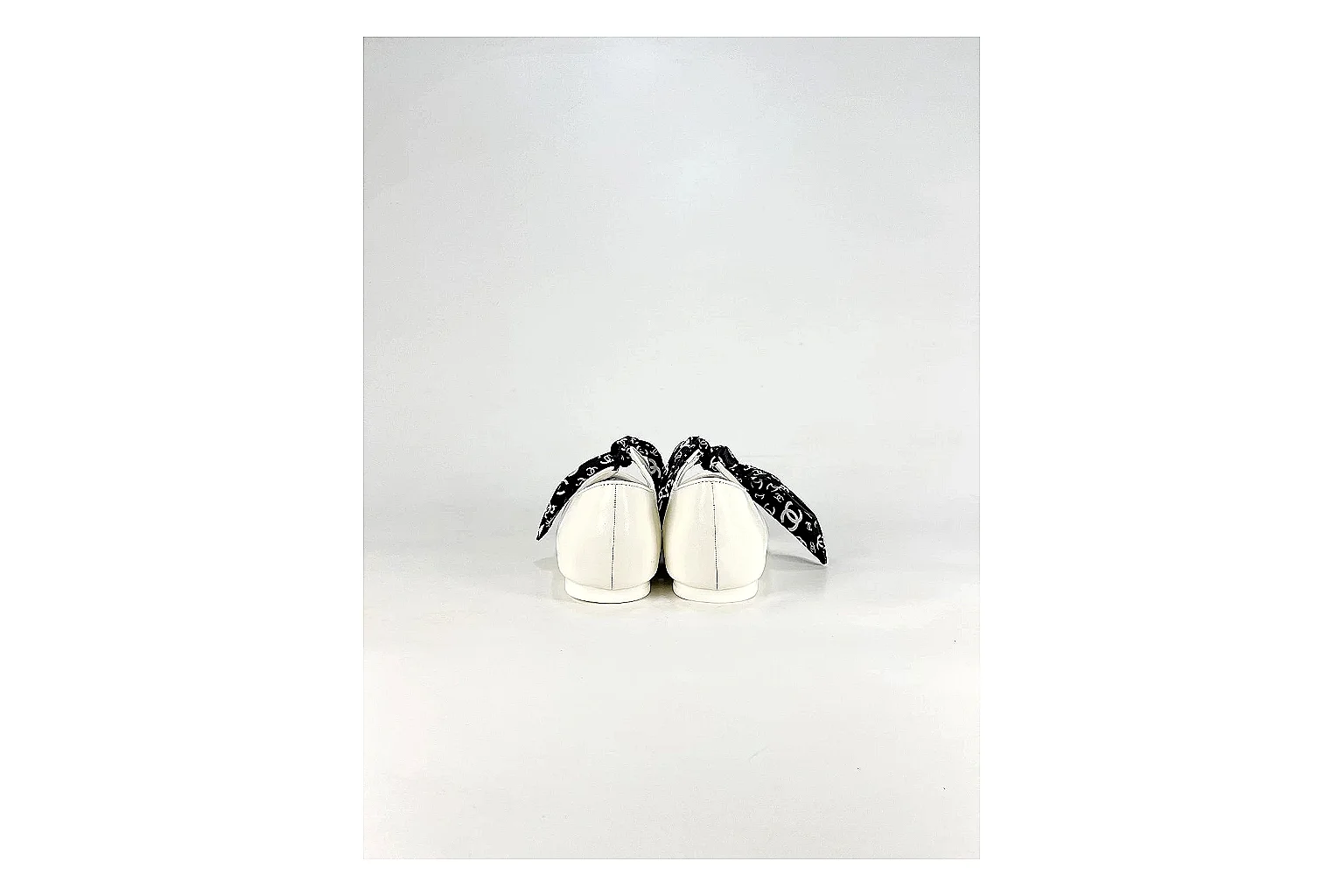 Other Casual Low-Top Sneaker 5165 comparison photo showing clean panel layout, textured low-top upper, simple streetwear profile, and everyday outsole thumbnail 3