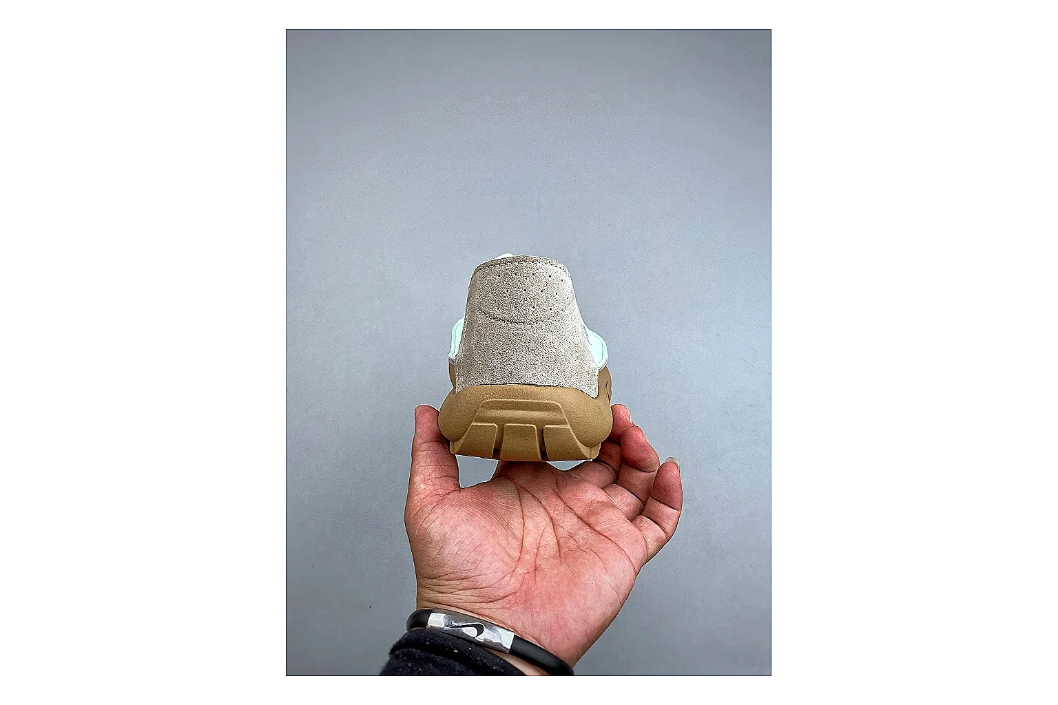 Casual Low-Top Sneaker 5174 comparison signal photo with casual low-top sneaker with clean paneling, textured upper and six-view gallery for daily streetwear styling plus side-profile shape, upper panel lines, and outsole detail thumbnail 2