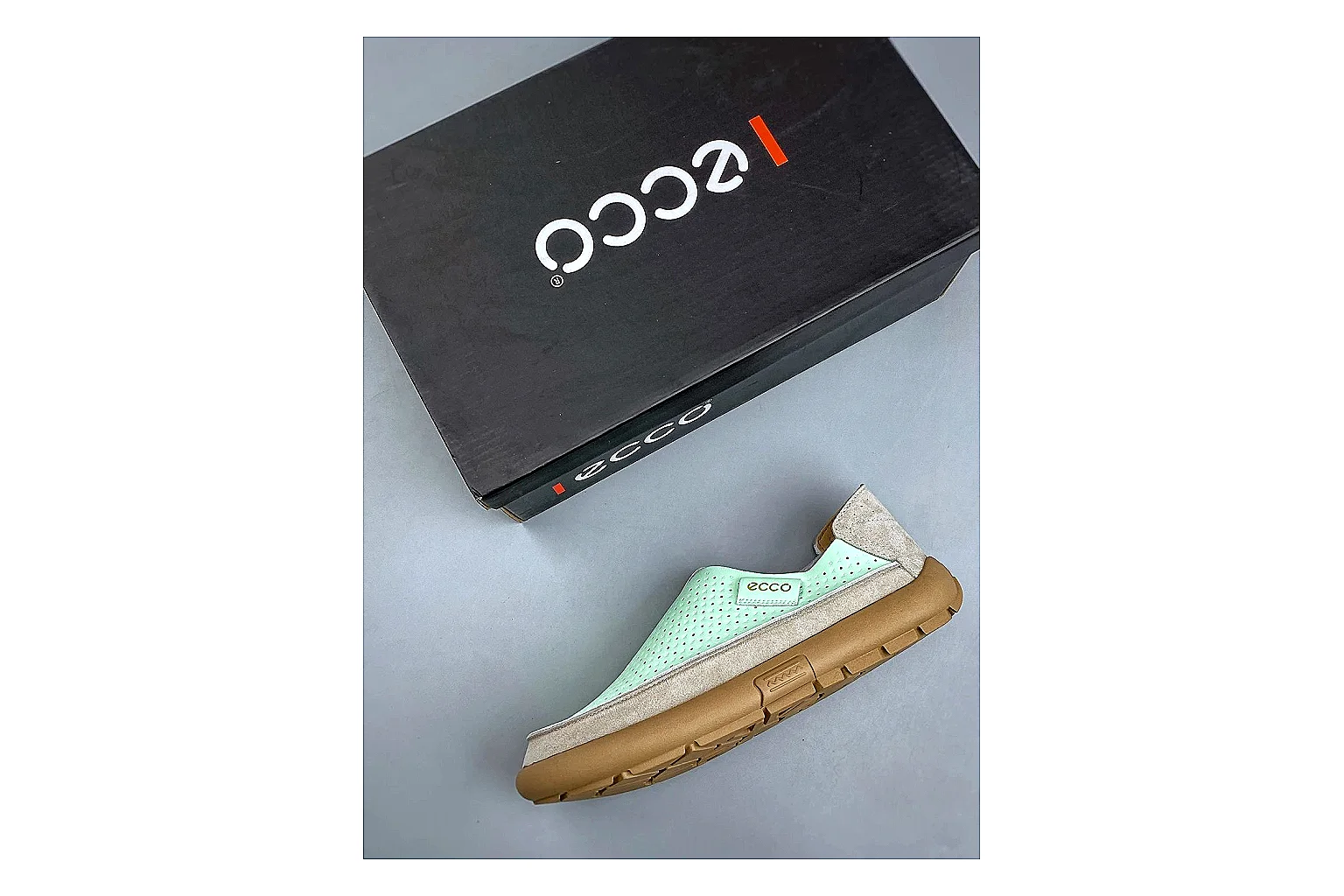 Casual Low-Top Sneaker 5174 comparison signal photo with casual low-top sneaker with clean paneling, textured upper and six-view gallery for daily streetwear styling plus side-profile shape, upper panel lines, and outsole detail thumbnail 6