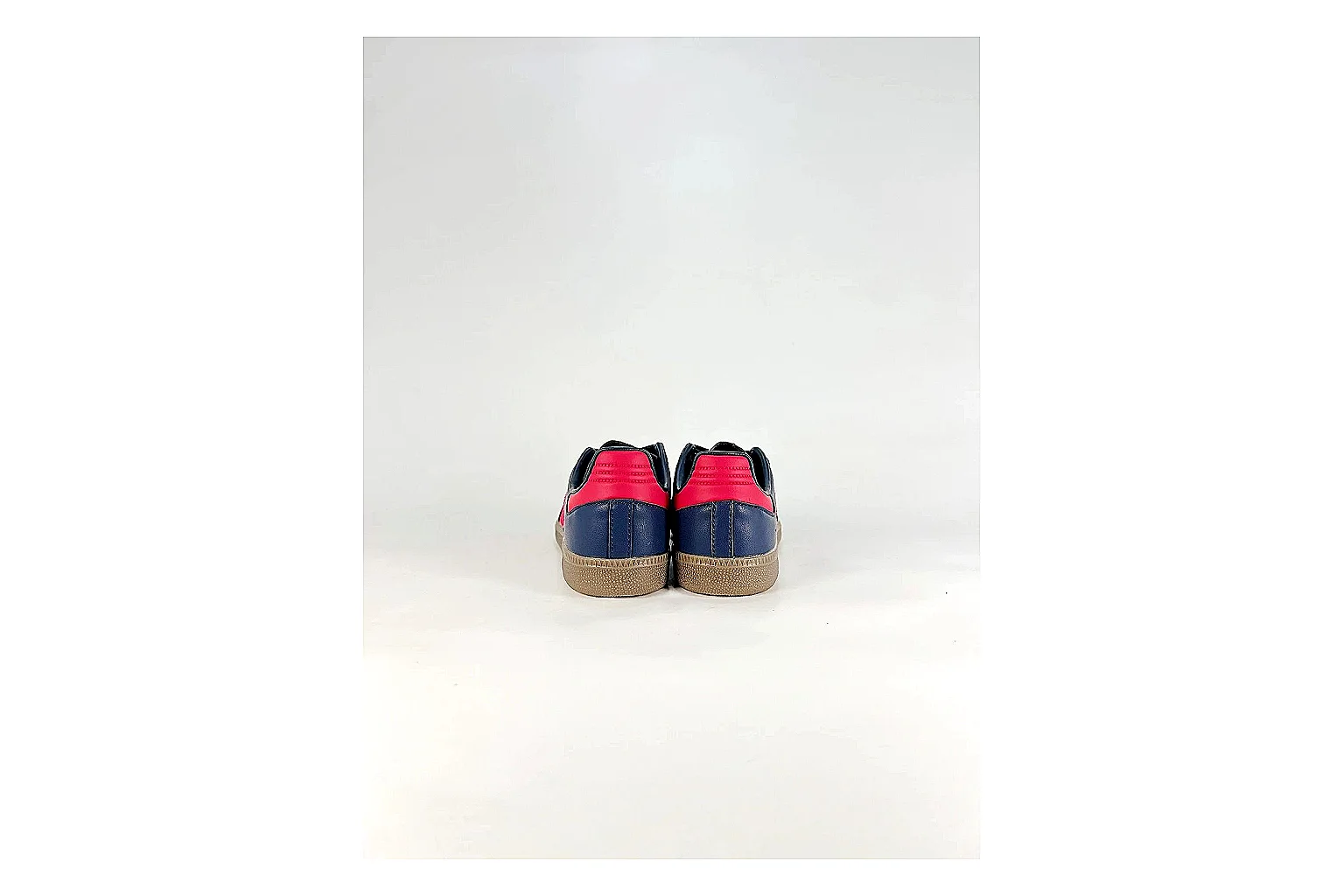 Casual Low-Top Sneaker 5180 comparison signal photo with red casual low-top with mixed-material upper and low-profile shape thumbnail 3