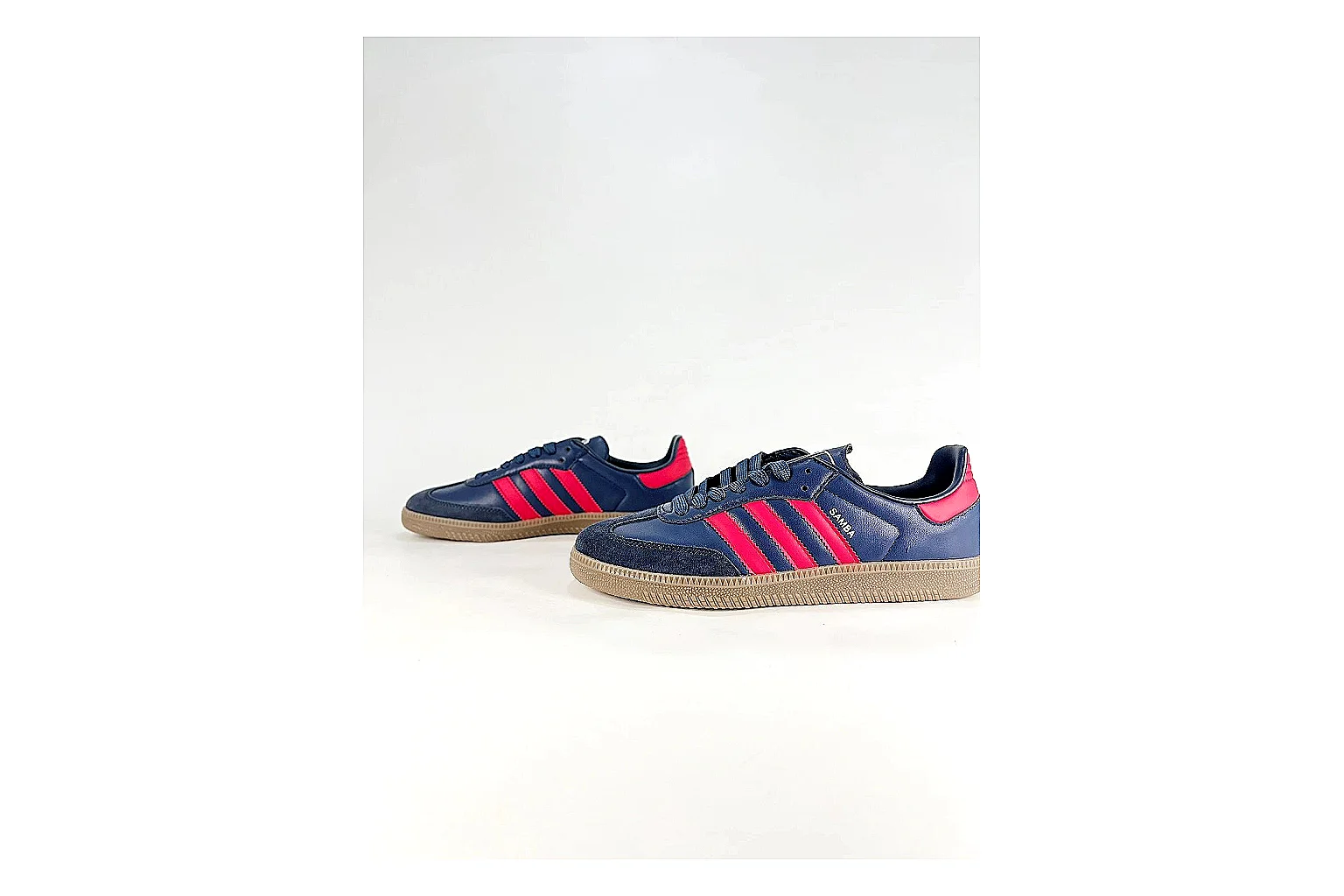 Casual Low-Top Sneaker 5180 comparison signal photo with red casual low-top with mixed-material upper and low-profile shape thumbnail 5