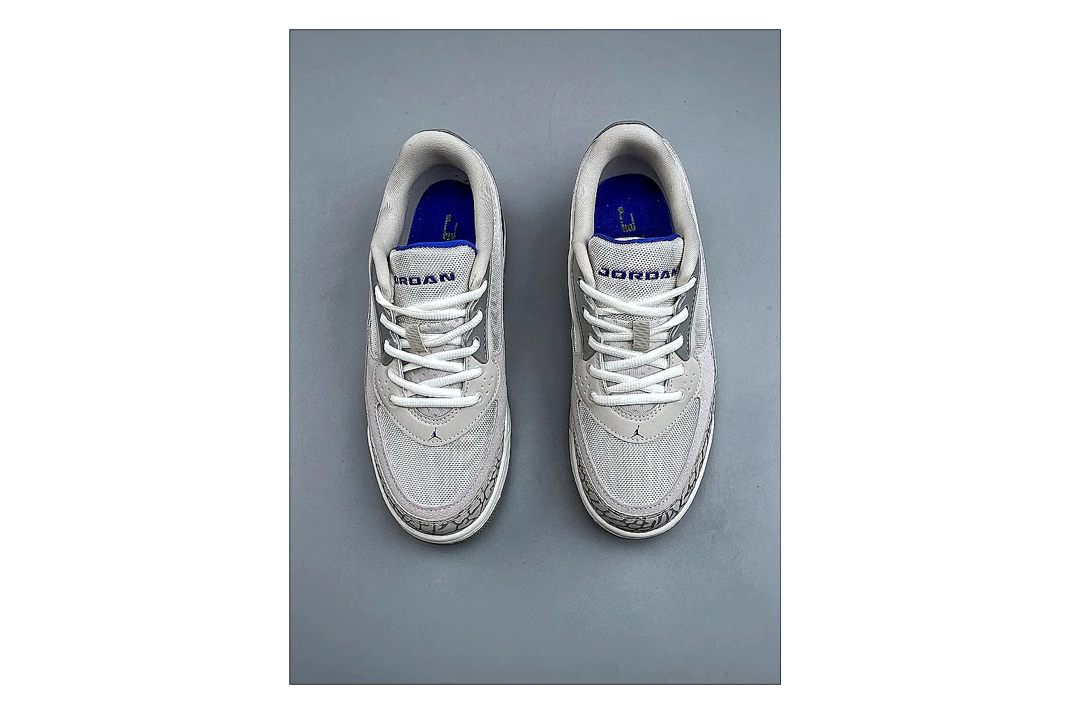 Casual Low-Top Sneaker 5215 comparison signal photo with red casual low-top with mixed-material upper and low-profile shape thumbnail 5