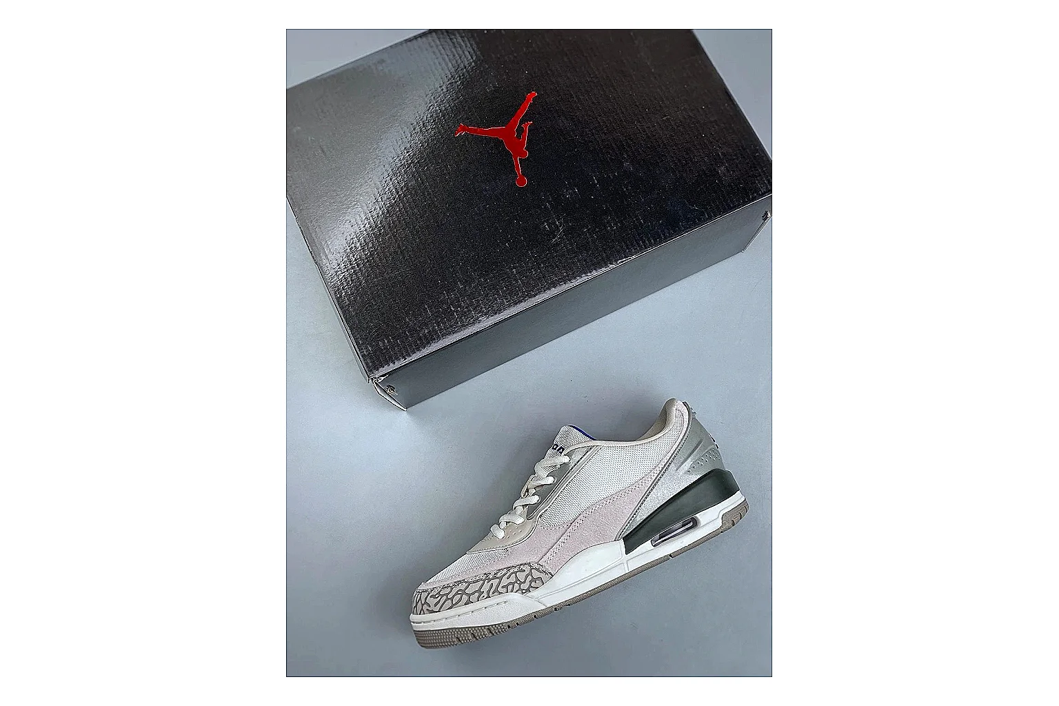 Casual Low-Top Sneaker 5215 comparison signal photo with red casual low-top with mixed-material upper and low-profile shape thumbnail 6
