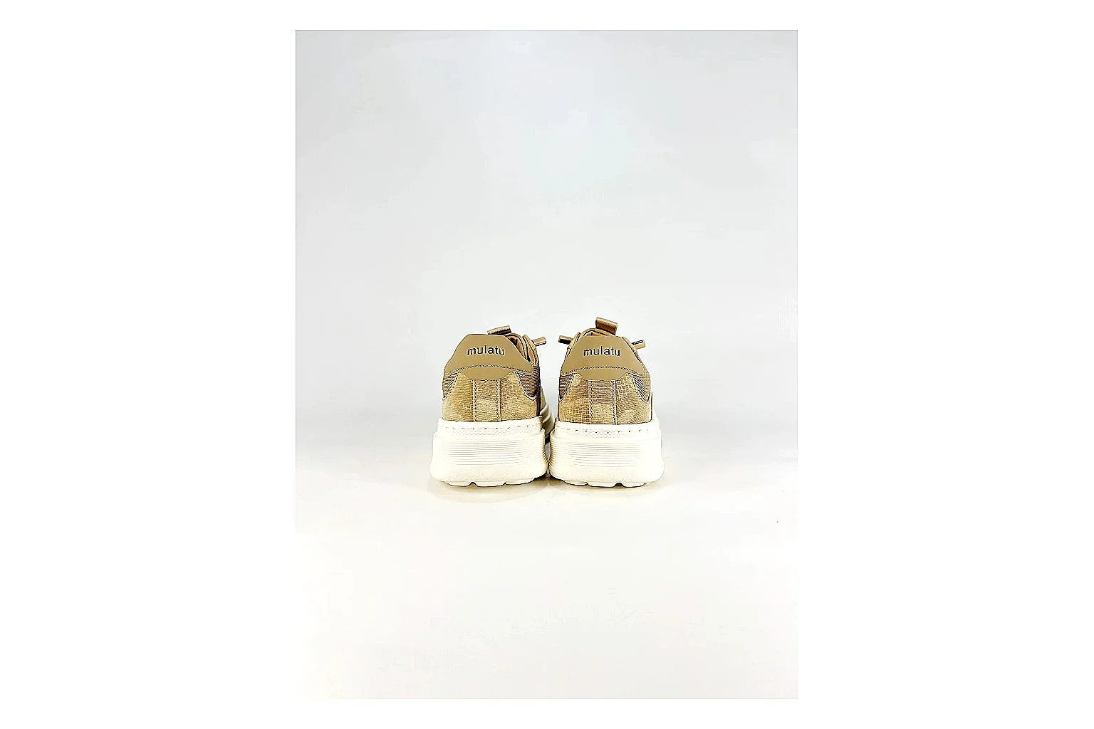 Casual Low-Top Sneaker 5218 comparison signal photo with red casual low-top with mixed-material upper and low-profile shape thumbnail 3
