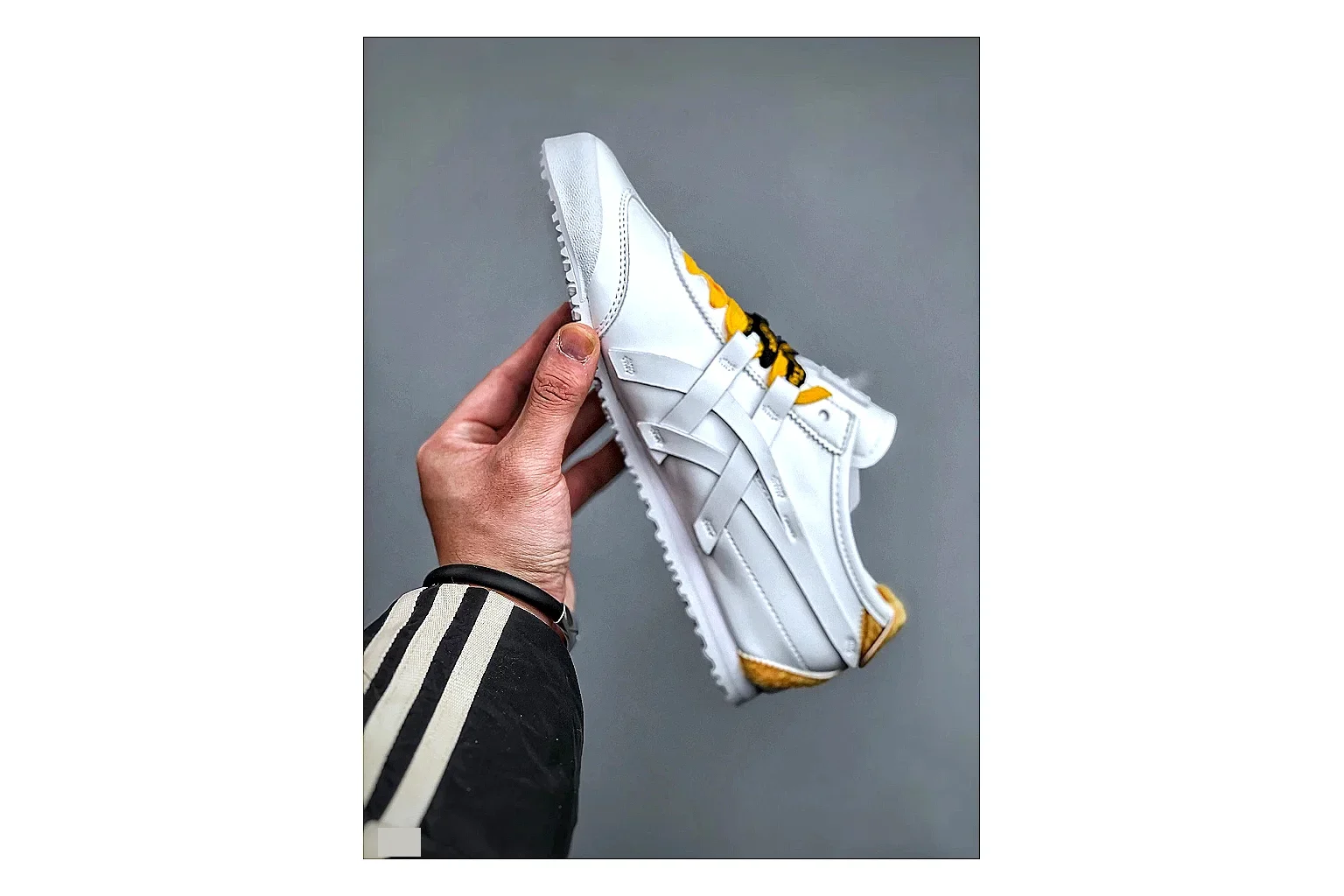 Casual Low-Top Sneaker 5234 comparison signal photo with casual low-top sneaker with clean paneling, textured upper and six-view gallery for daily streetwear styling plus side-profile shape, upper panel lines, and outsole detail