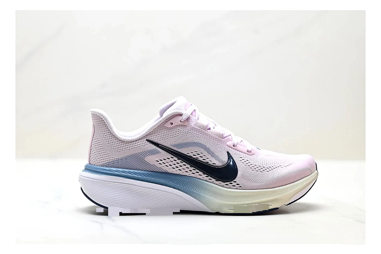 Casual Low-Top Sneaker 5240 comparison signal photo with red casual low-top with mixed-material upper and low-profile shape