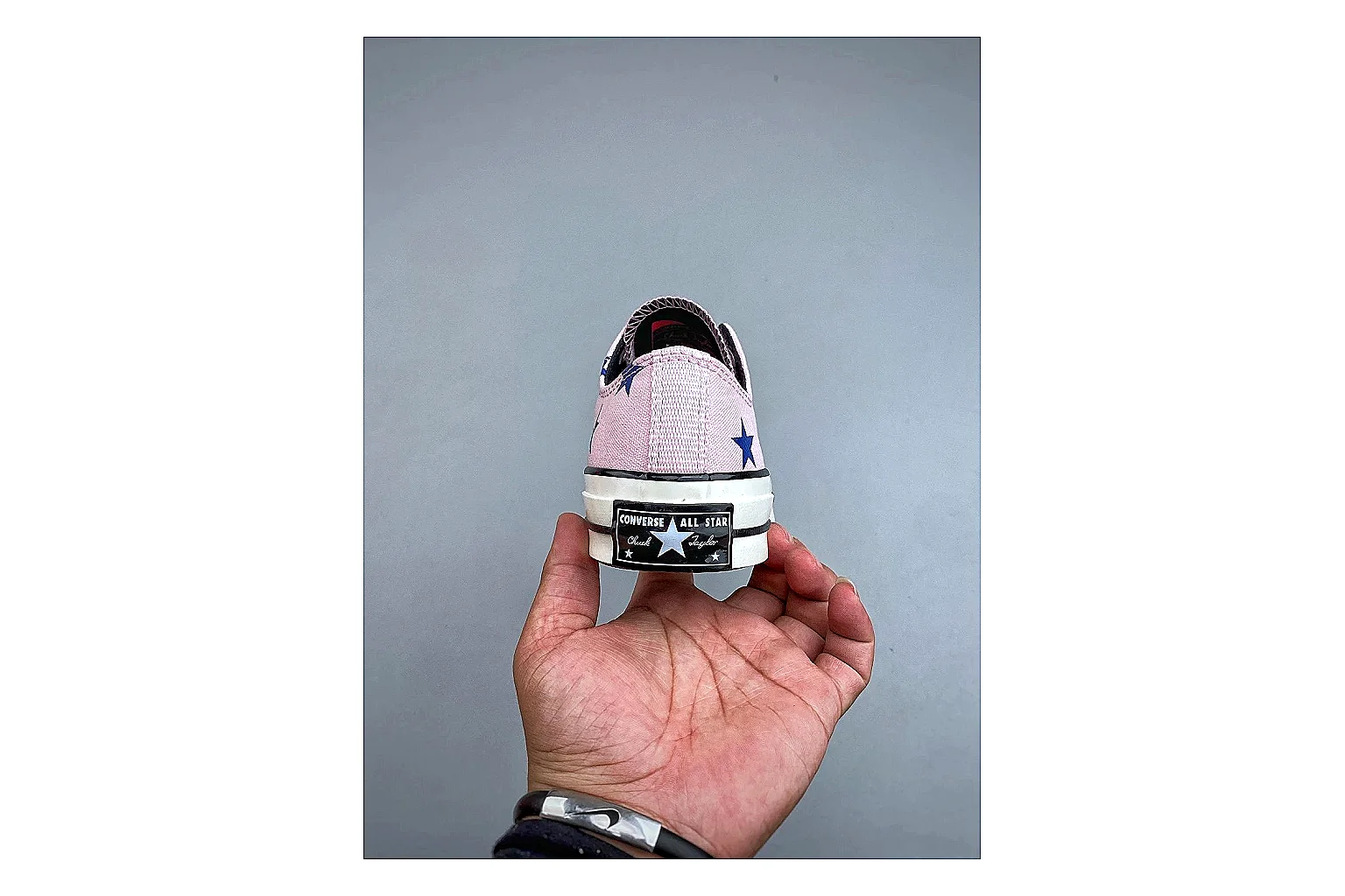 Casual Low-Top Sneaker 5258 comparison signal photo with red casual low-top with mixed-material upper and low-profile shape thumbnail 2