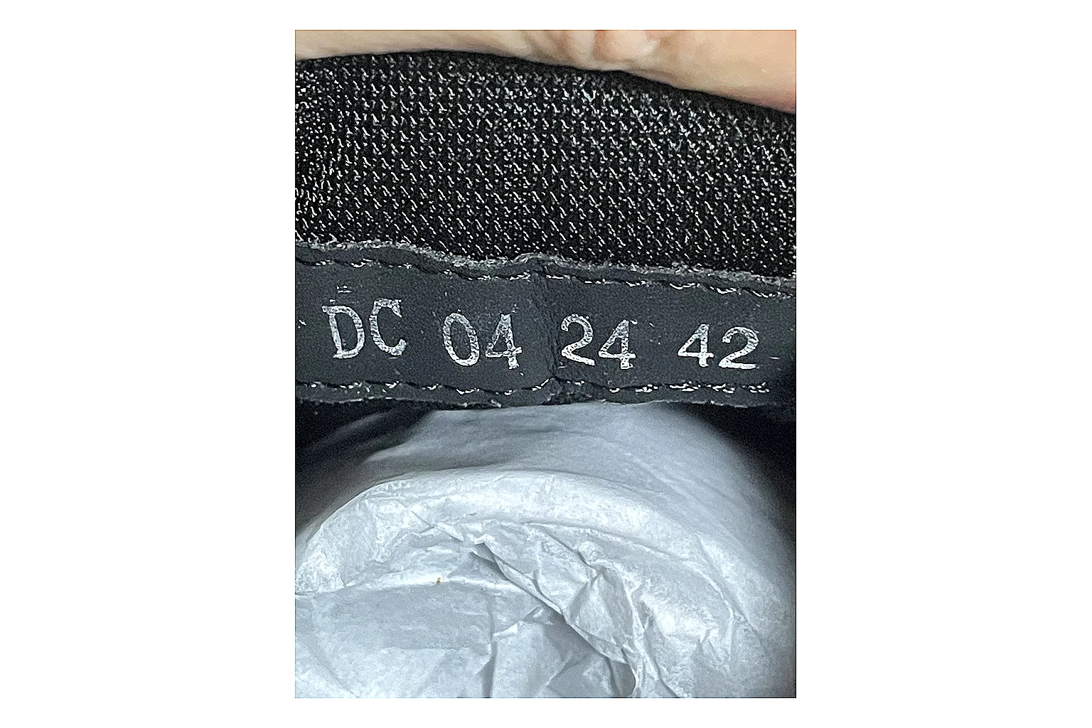 Casual Low-Top Sneaker 5666 comparison signal photo with casual low-top sneaker with clean paneling, textured upper and six-view gallery for daily streetwear styling plus side-profile shape, upper panel lines, and outsole detail thumbnail 2