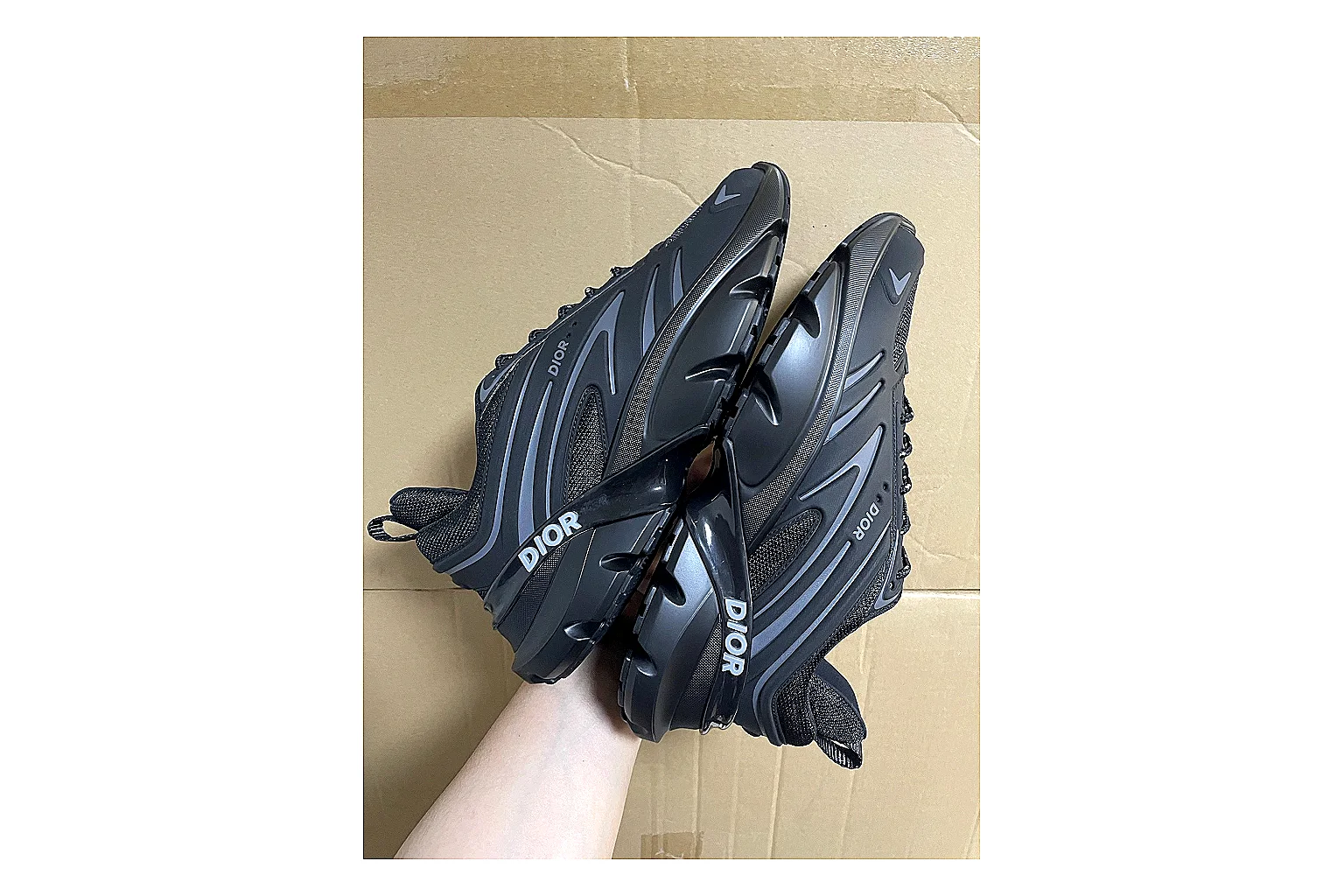 Casual Low-Top Sneaker 5666 comparison signal photo with casual low-top sneaker with clean paneling, textured upper and six-view gallery for daily streetwear styling plus side-profile shape, upper panel lines, and outsole detail thumbnail 3