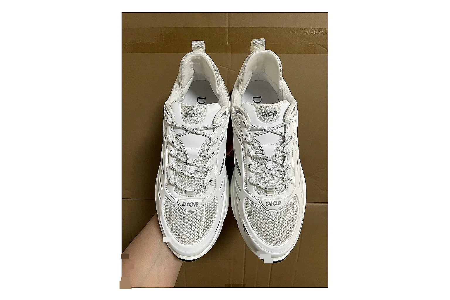 Casual Low-Top Sneaker 5690 comparison signal photo with red casual low-top with mixed-material upper and low-profile shape