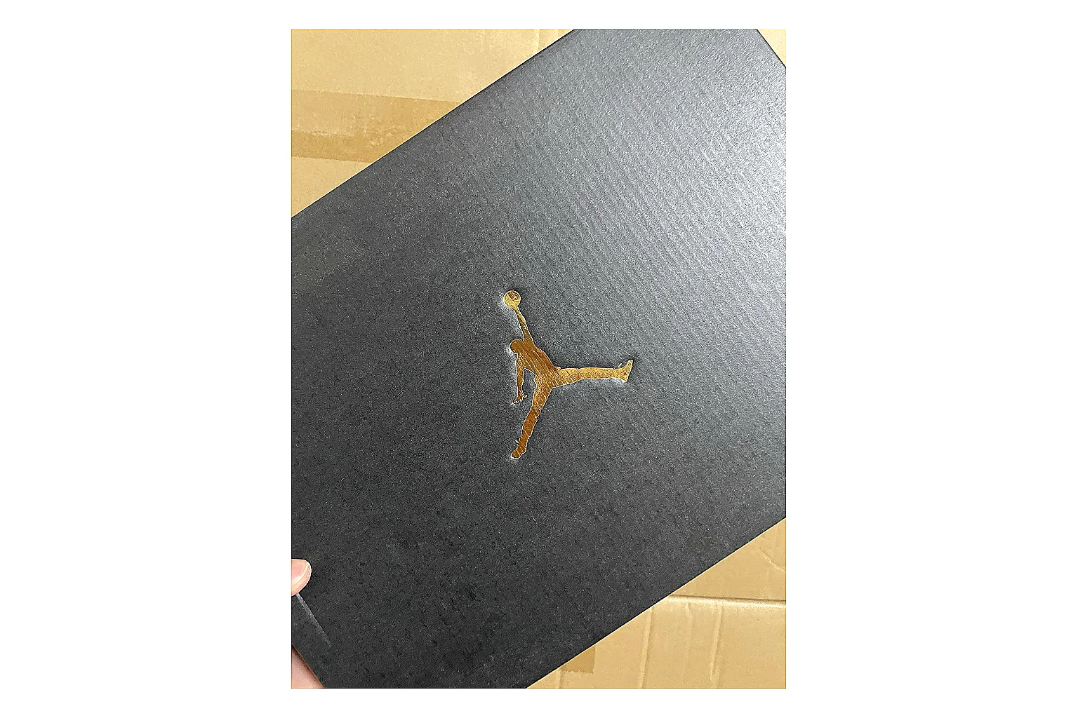 Casual Low-Top Sneaker 5833 comparison signal photo with casual low-top sneaker with clean paneling, textured upper and six-view gallery for daily streetwear styling plus side-profile shape, upper panel lines, and outsole detail thumbnail 3