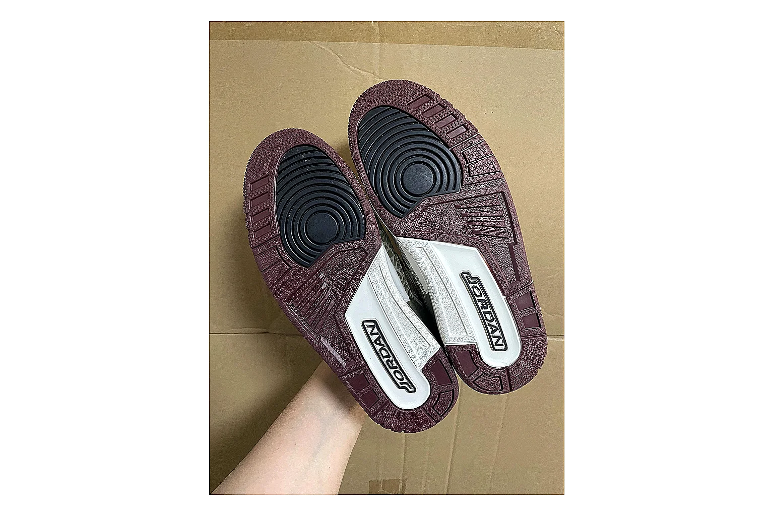 Casual Low-Top Sneaker 5864 comparison signal photo with casual low-top sneaker with clean paneling, textured upper and six-view gallery for daily streetwear styling plus side-profile shape, upper panel lines, and outsole detail thumbnail 2