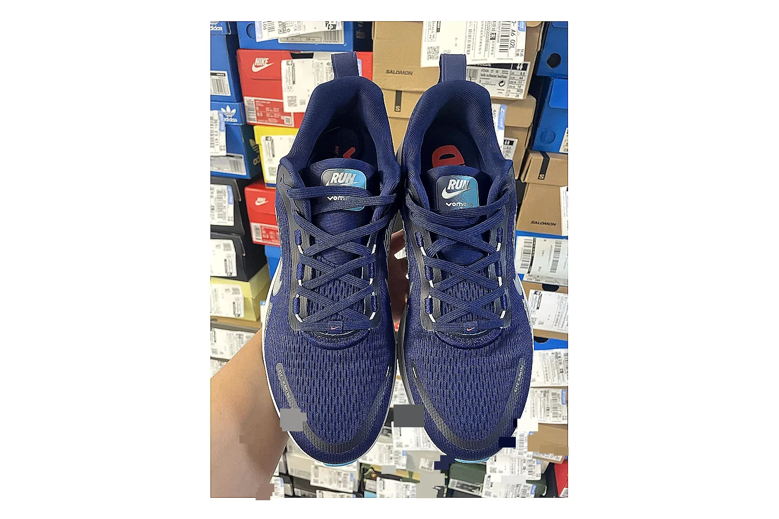 Casual Low-Top Sneaker 6628 comparison signal photo with red casual low-top with mixed-material upper and low-profile shape
