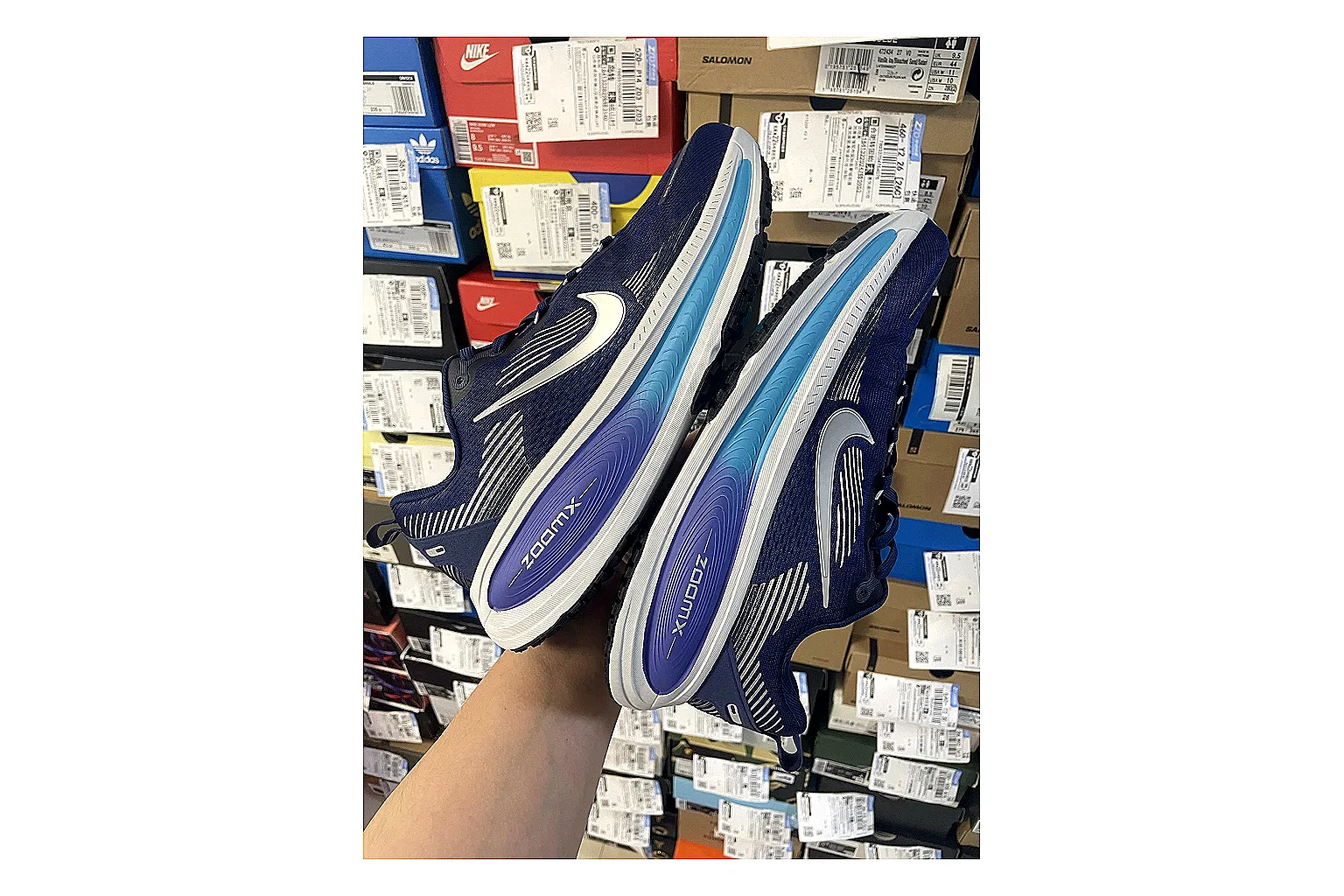 Casual Low-Top Sneaker 6628 comparison signal photo with red casual low-top with mixed-material upper and low-profile shape thumbnail 5