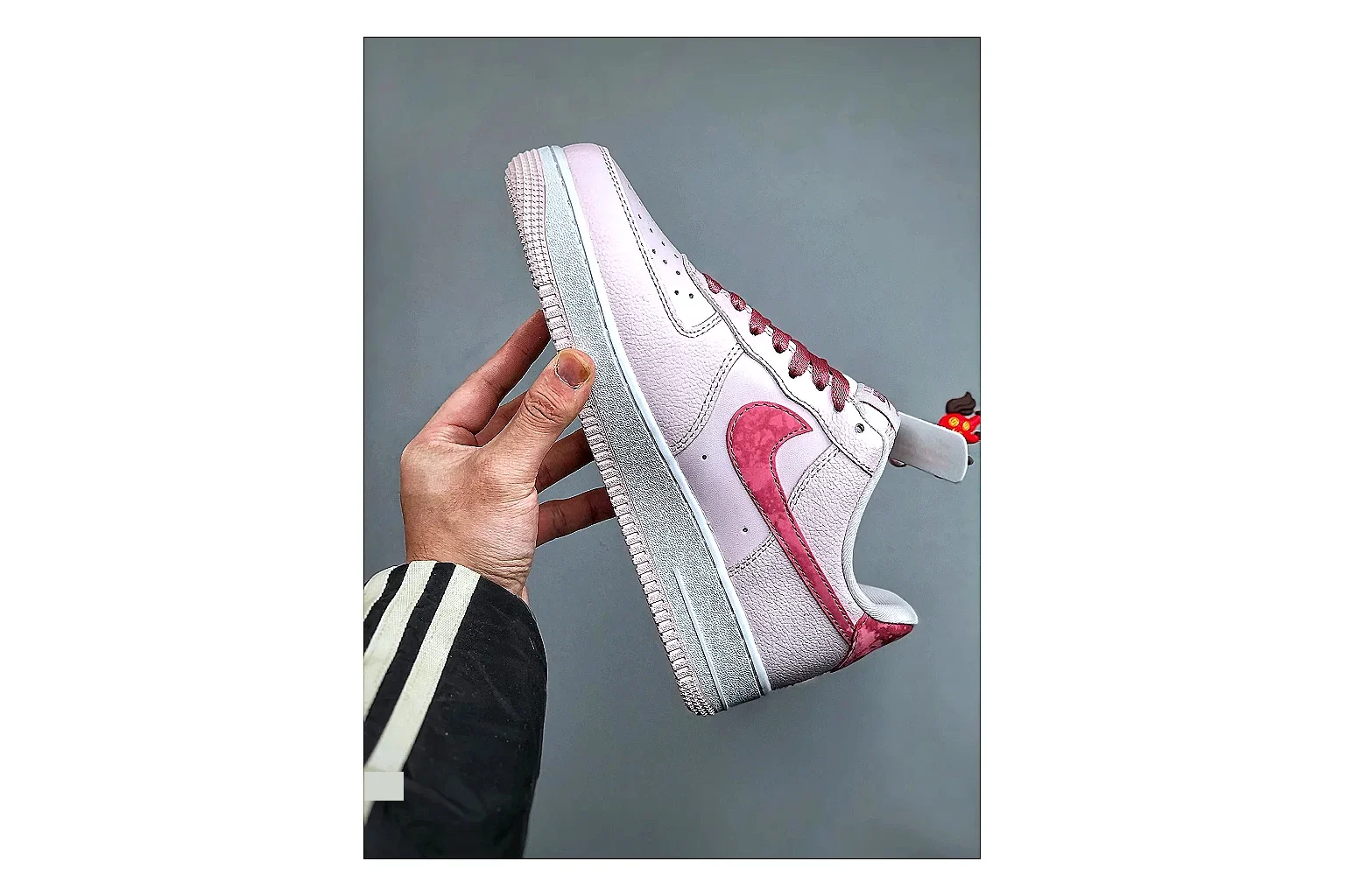 Casual Low-Top Sneaker 6726 comparison signal photo with red casual low-top with mixed-material upper and low-profile shape