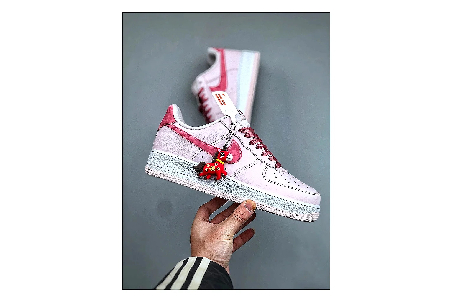 Casual Low-Top Sneaker 6726 comparison signal photo with red casual low-top with mixed-material upper and low-profile shape thumbnail 3