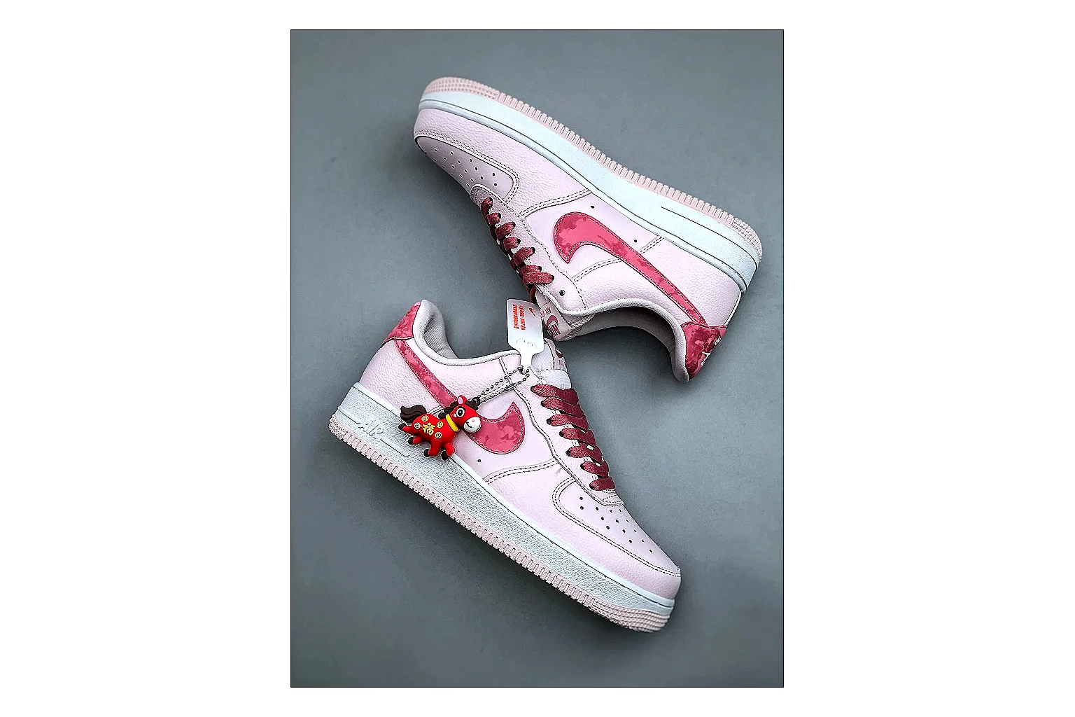 Casual Low-Top Sneaker 6726 comparison signal photo with red casual low-top with mixed-material upper and low-profile shape thumbnail 4