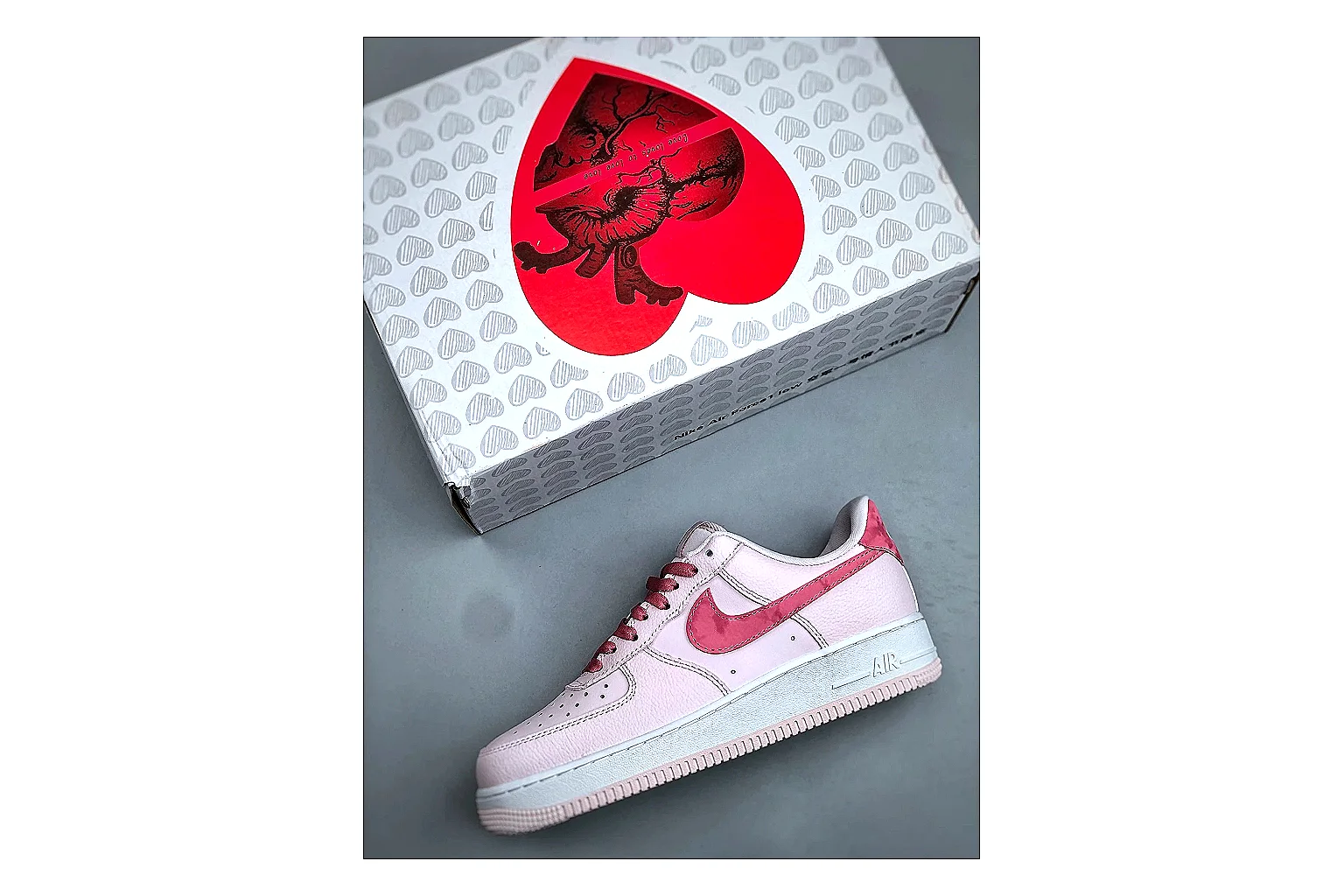 Casual Low-Top Sneaker 6726 comparison signal photo with red casual low-top with mixed-material upper and low-profile shape thumbnail 6