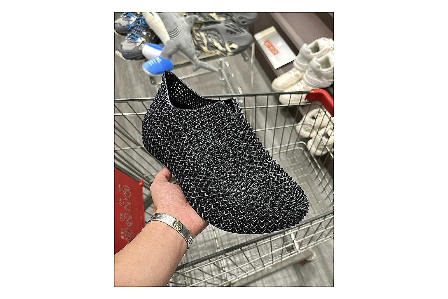 Casual Low-Top Sneaker 6928 comparison signal image SKU 1095506928 thumbnail 2